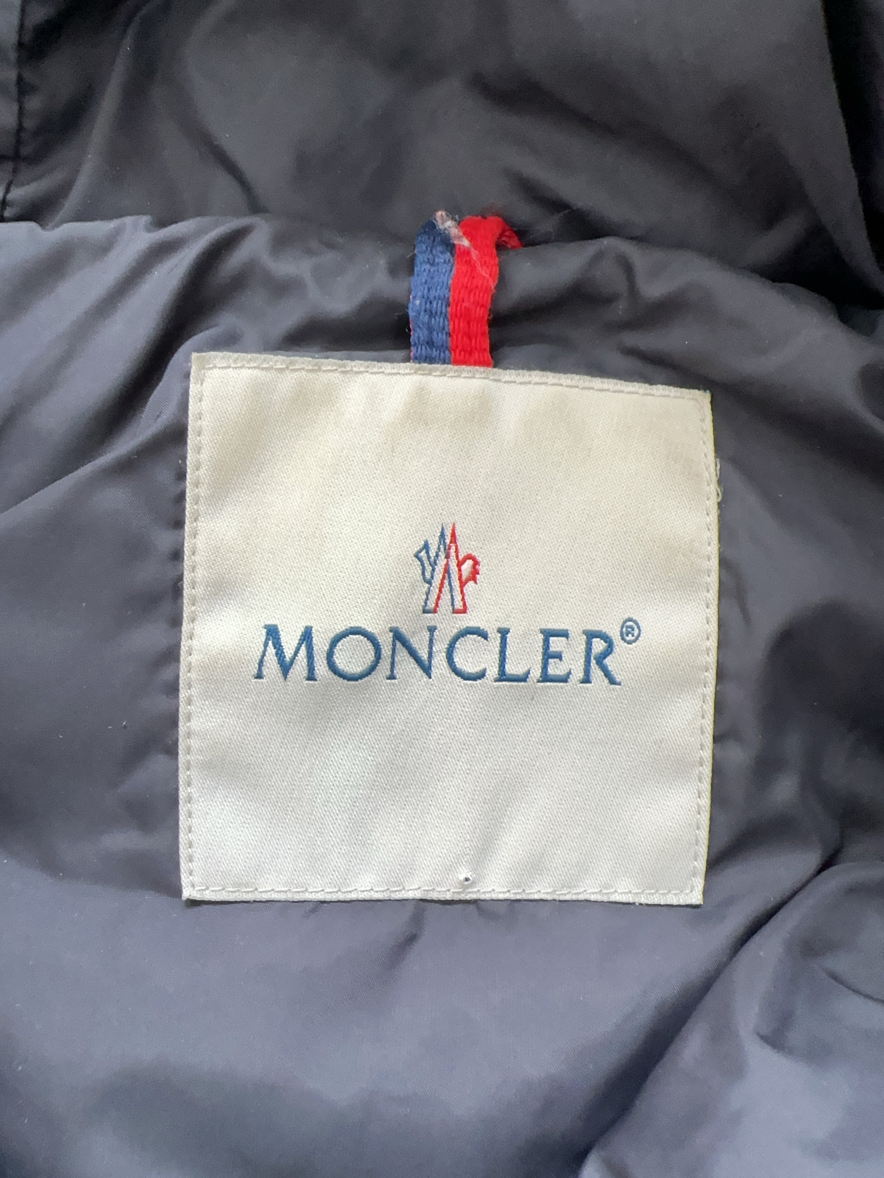Vintage Moncler Jacke für Damen. Y2K Second Hand 2000s Fashion