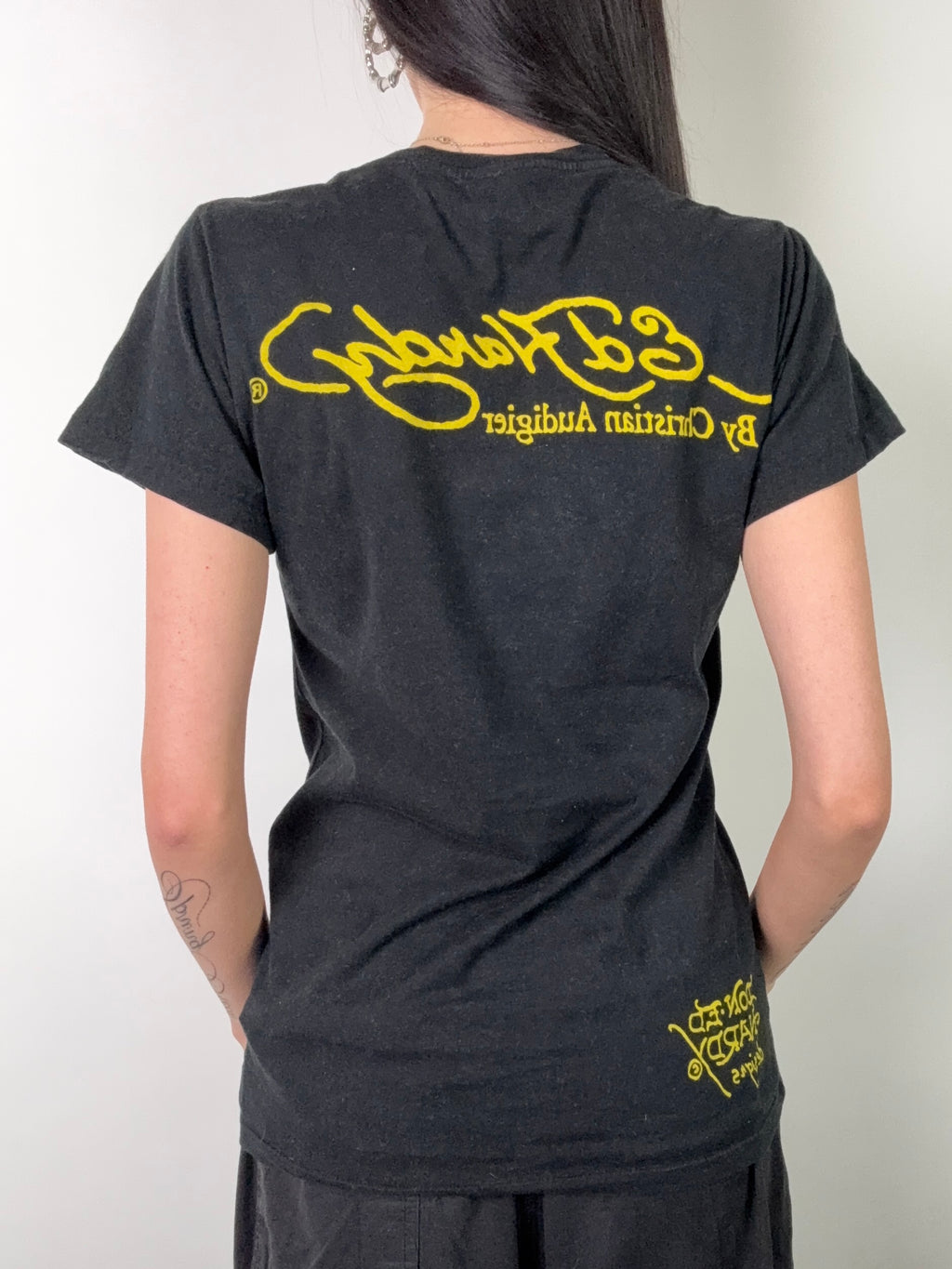 Tragebild von Vintage Ed Hardy Love Kills Slowly Printed T-Shirt S/M von hinten