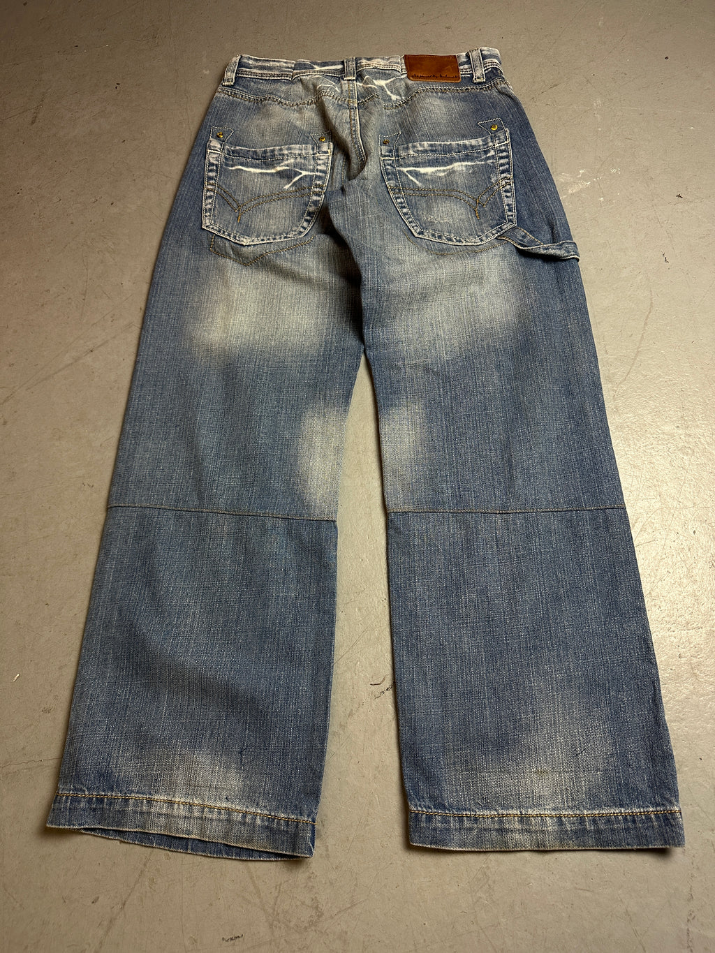 Produktbild von einer Vintage Washed Denim with Yellow Details von hinten