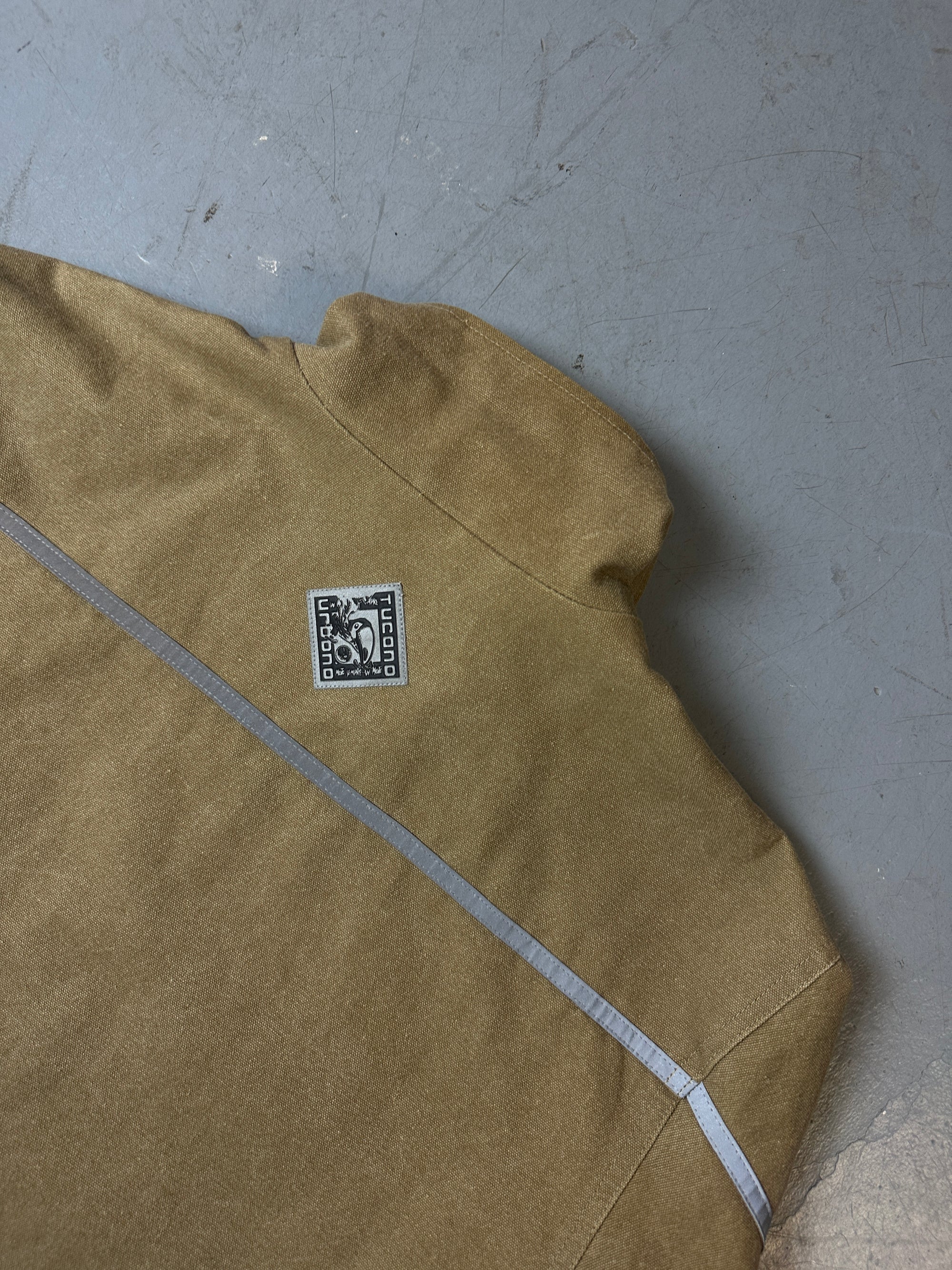 Detailbild von einer Vintage Beige Reflective Stripe Jacket von Kragen hinten