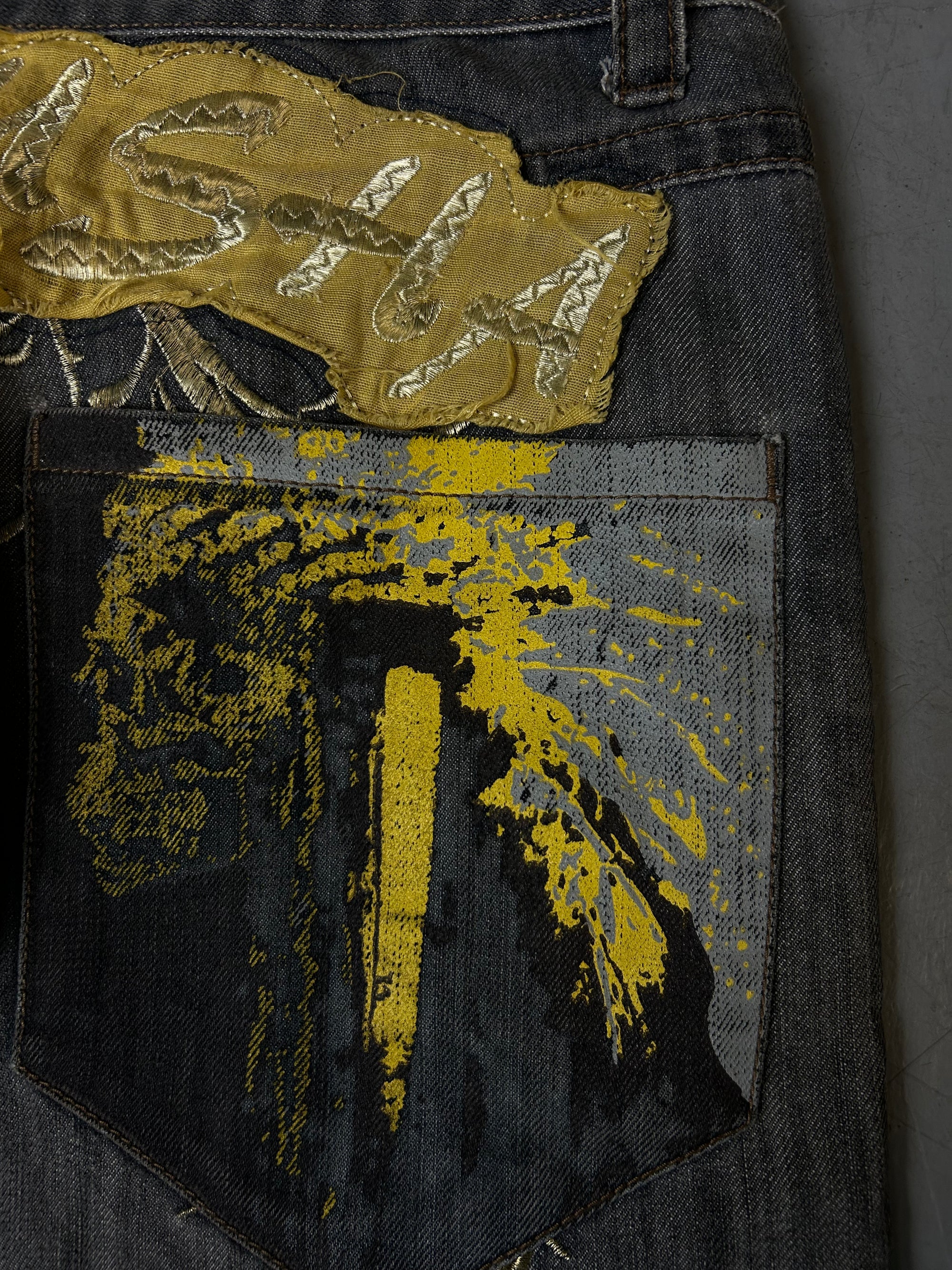 Detailliertes Produktbild von Vintage Japanese Golden Stitched Baggy Denim S/M von hinten