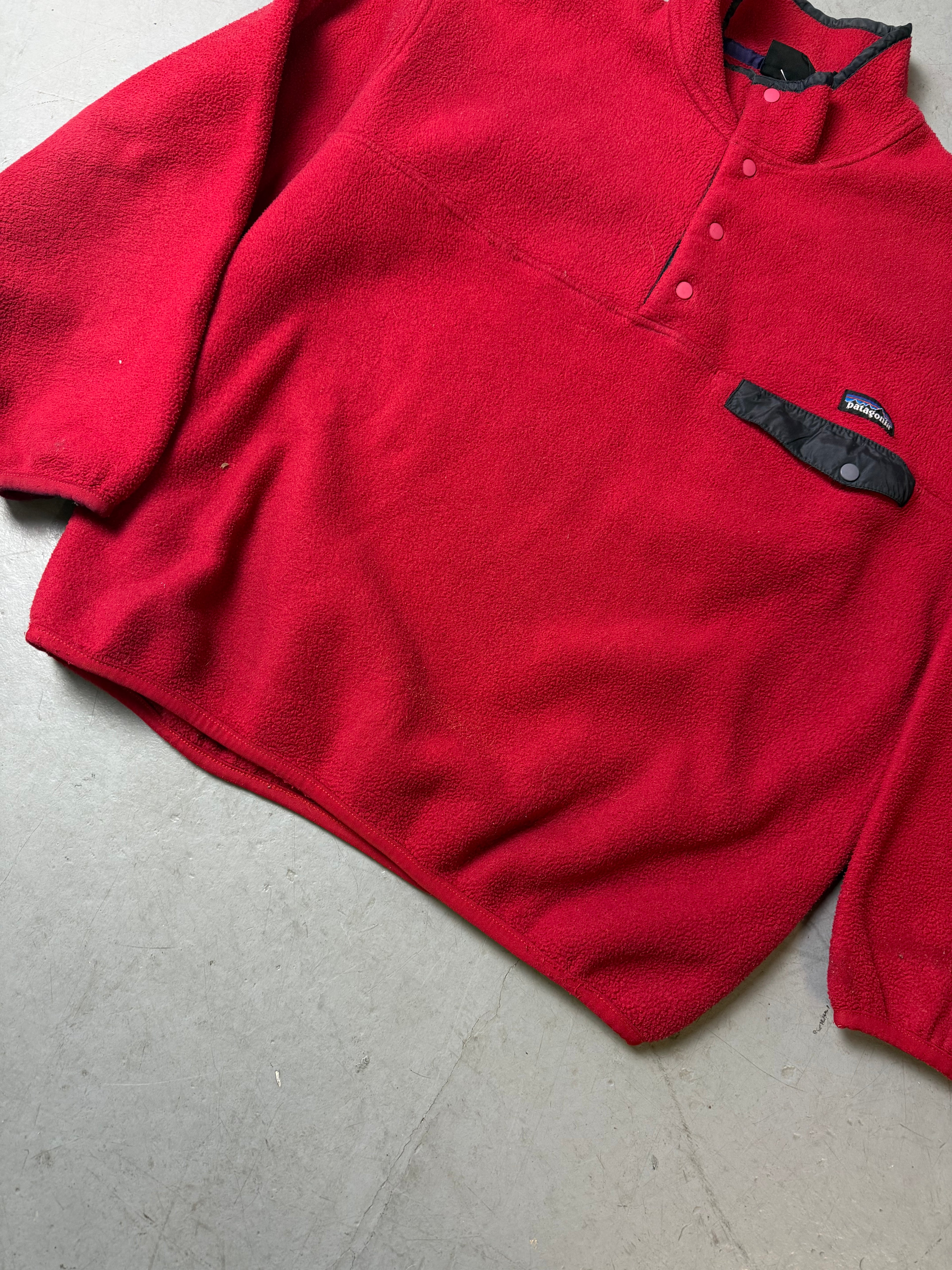 Detailbild von einem Vintage Patagonia Red Fleece Sweater von Bund