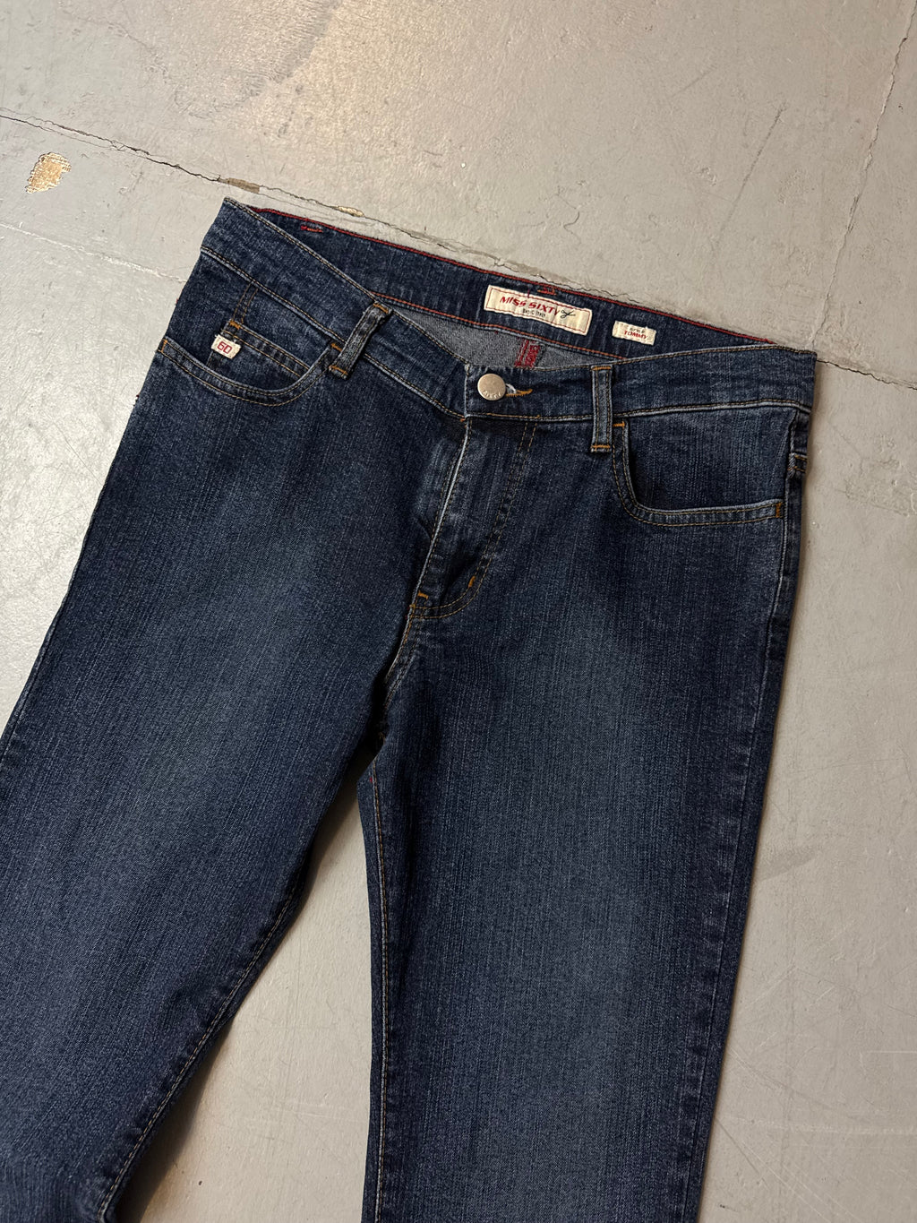 Vintage Miss Sixty Mid Waist Bootcut Jeans für Damen. Y2K Second Hand 2000s