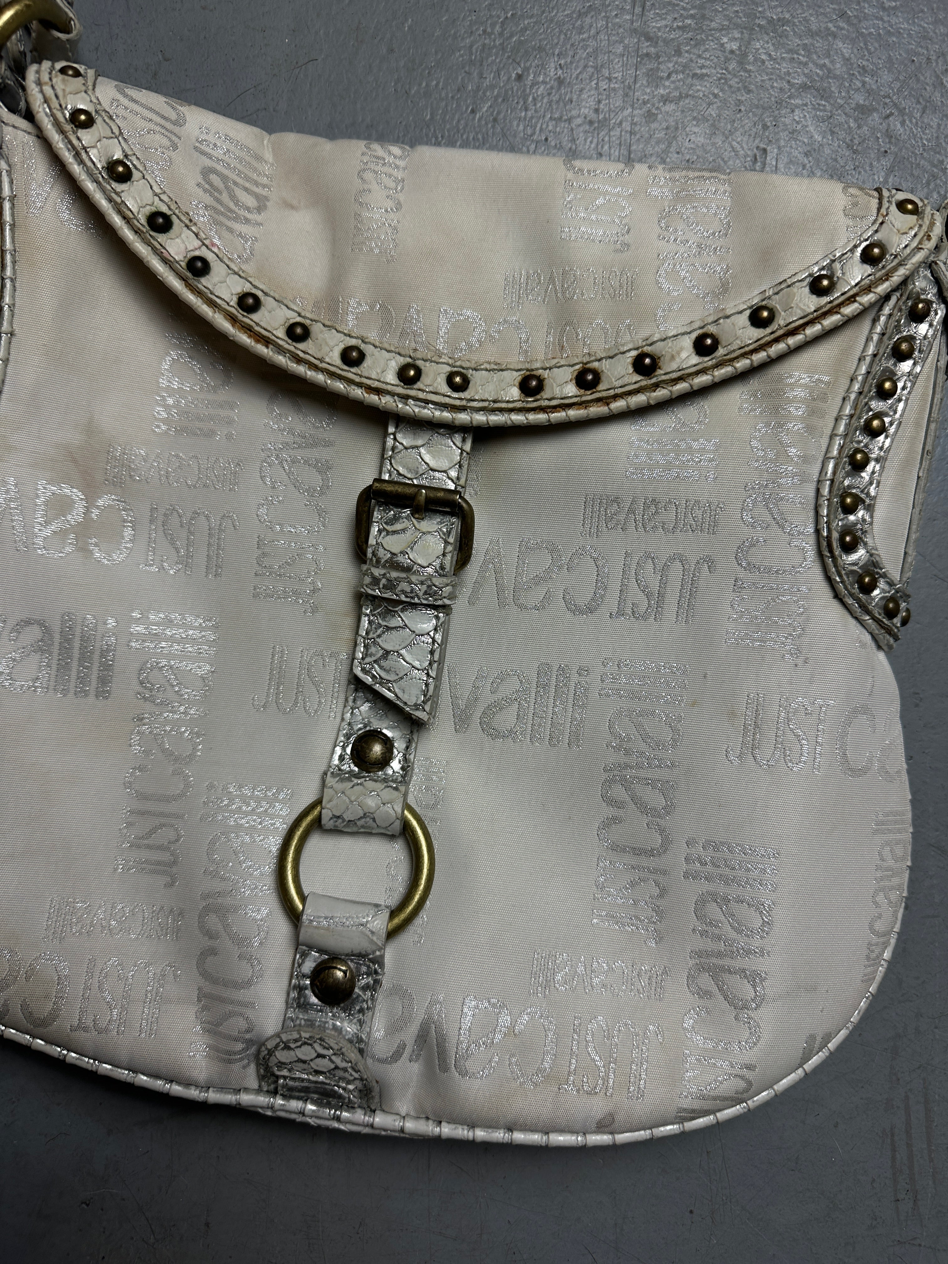 Detailbild Vintage White Just Cavalli Monogram Bag von vorne 