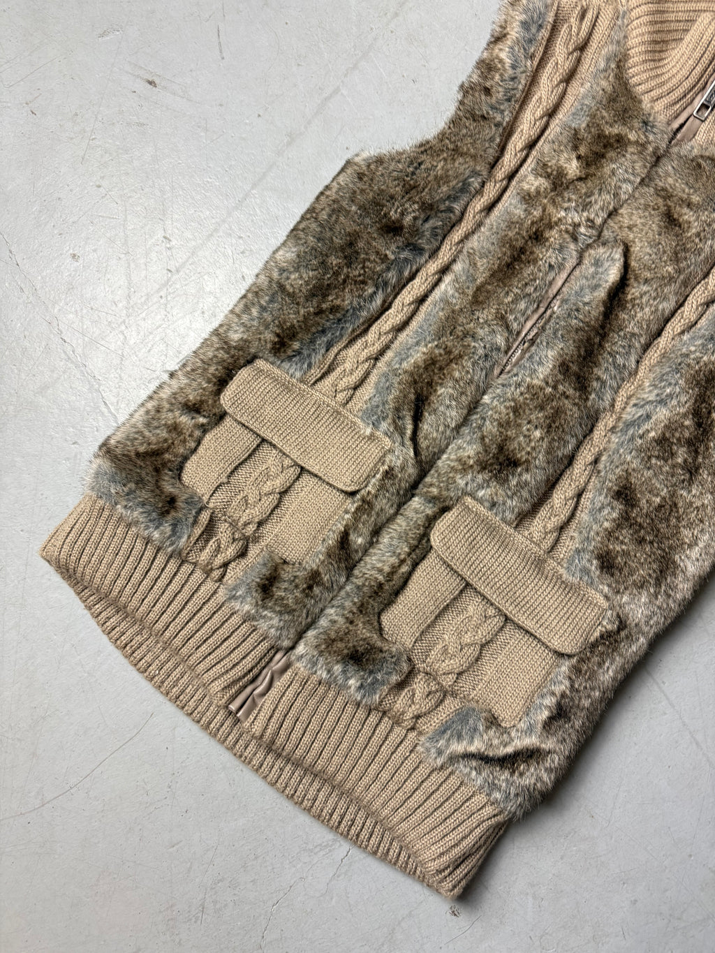 Detailbild von einer Vintage Brown Faux Fur Knit Vest von Bund