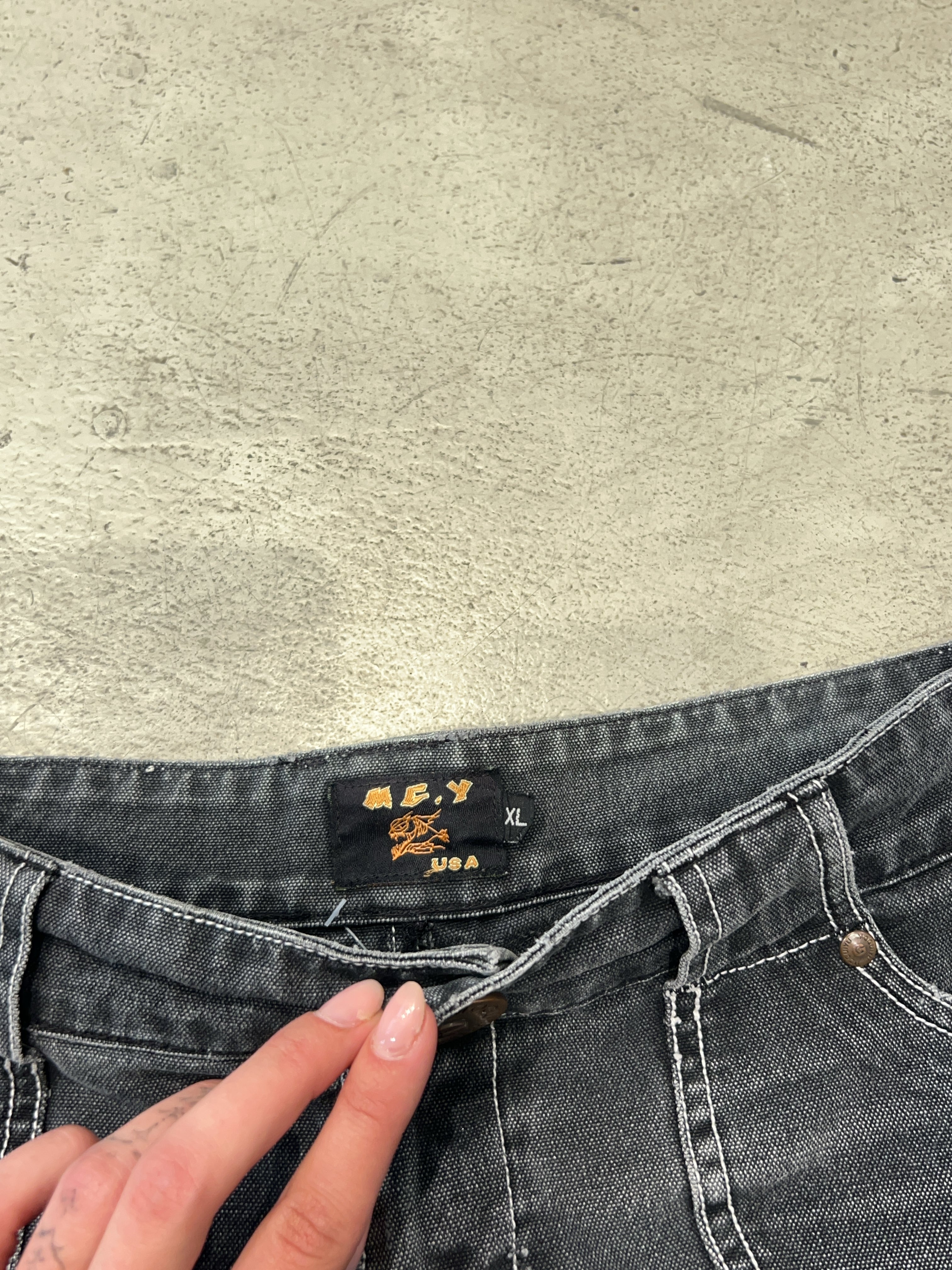 Vintage Grey Hot Pants für Damen. Y2K Second Hand 2000s Fashion.