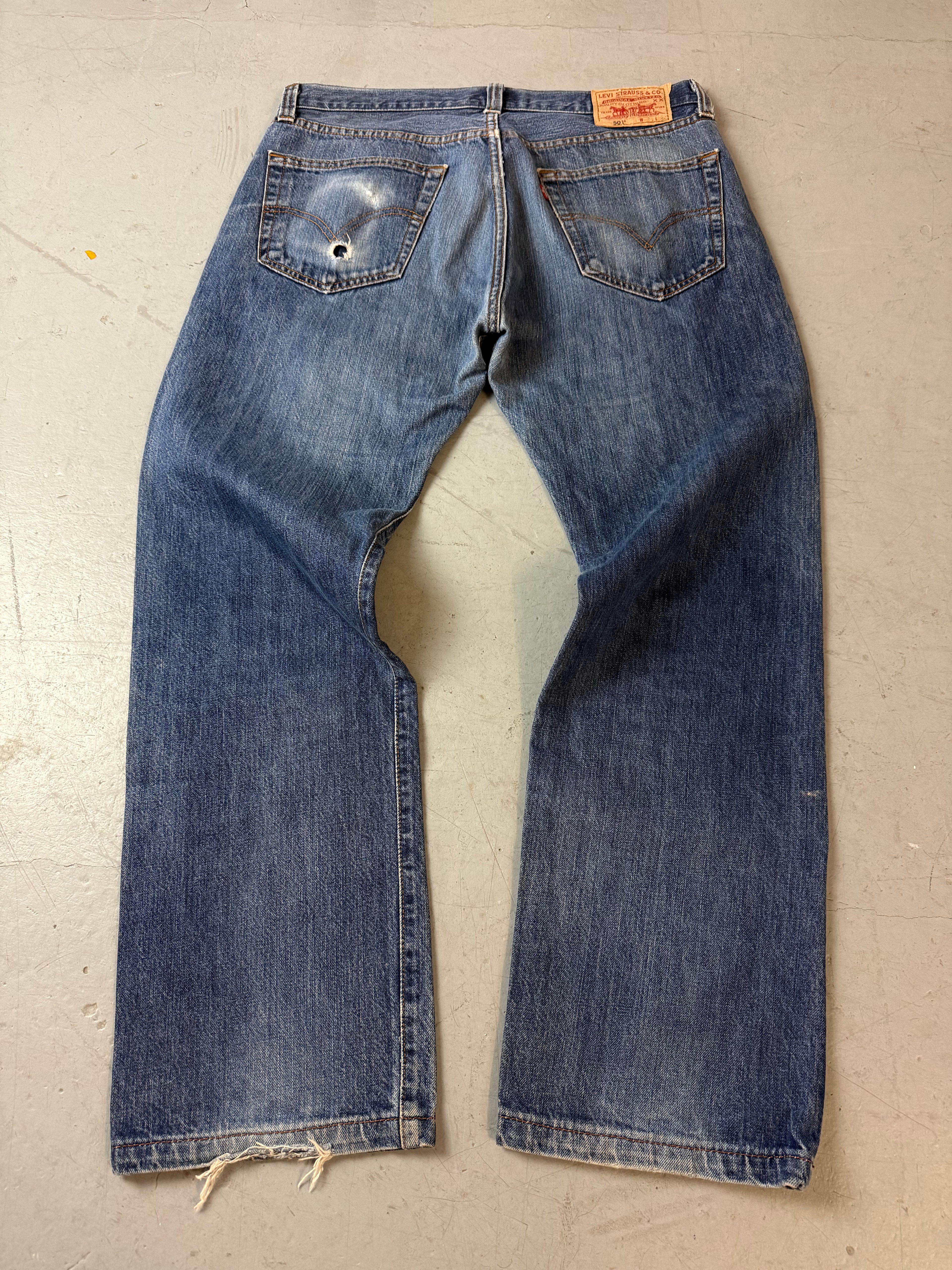 Vintage Levis 501 Baggy Straight Leg Denim für Herren. Y2K Second Hand 2000s Fashion