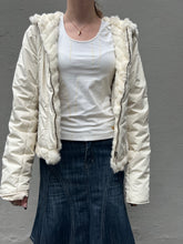 Laden Sie das Bild in den Galerie-Viewer, Vintage White Roccobarocco Fur Jacket S/M