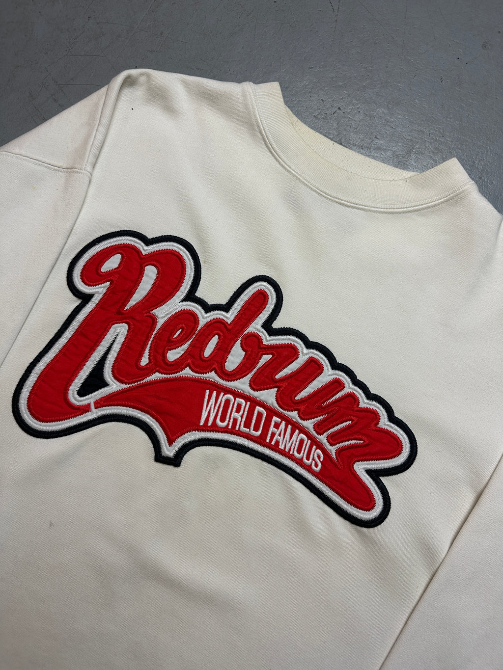 Detailbild Vintage Red/White Sweater von vorne 