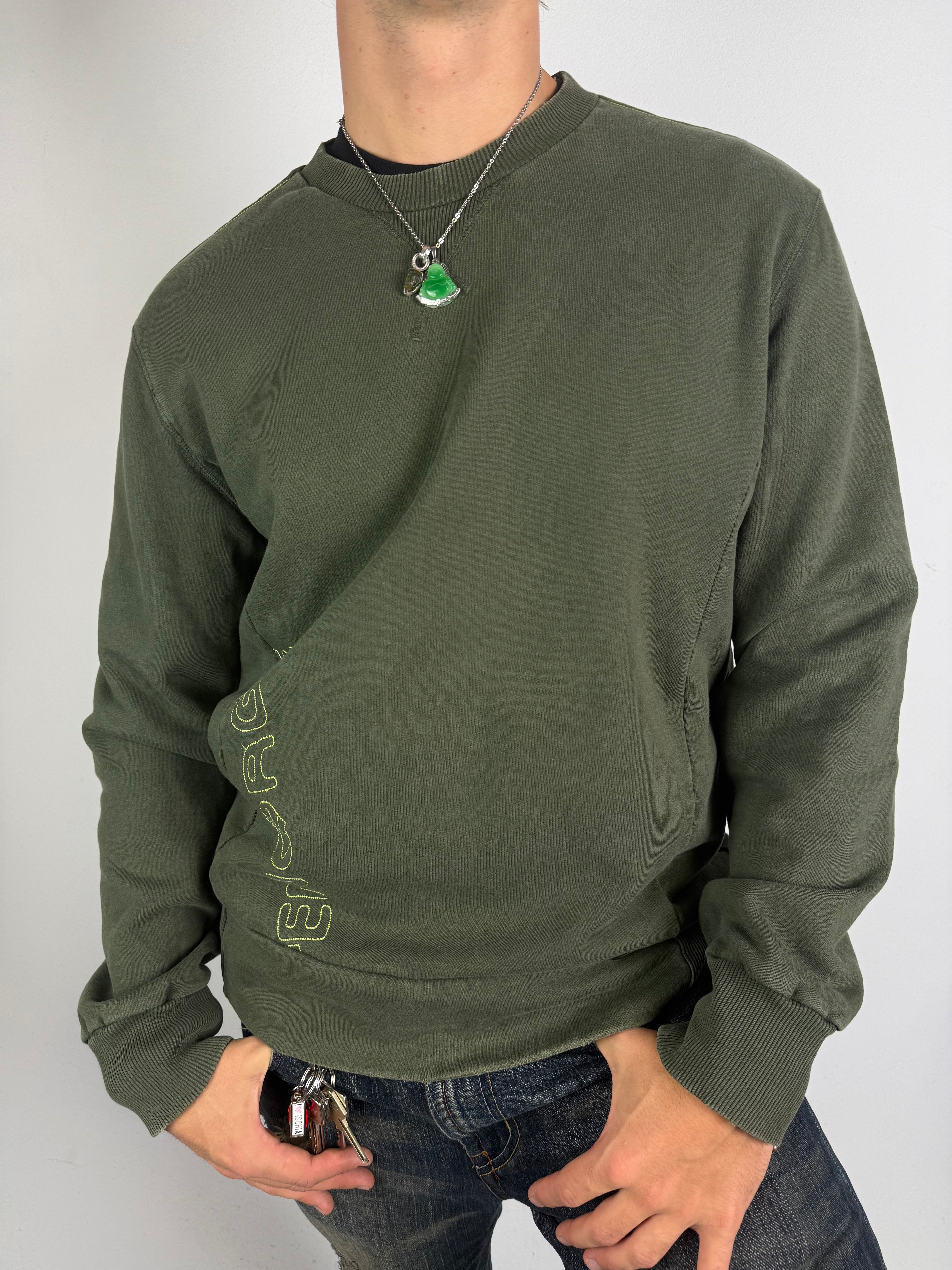 Tragebild von Vintage Energie Khaki Green Sweater vorne 