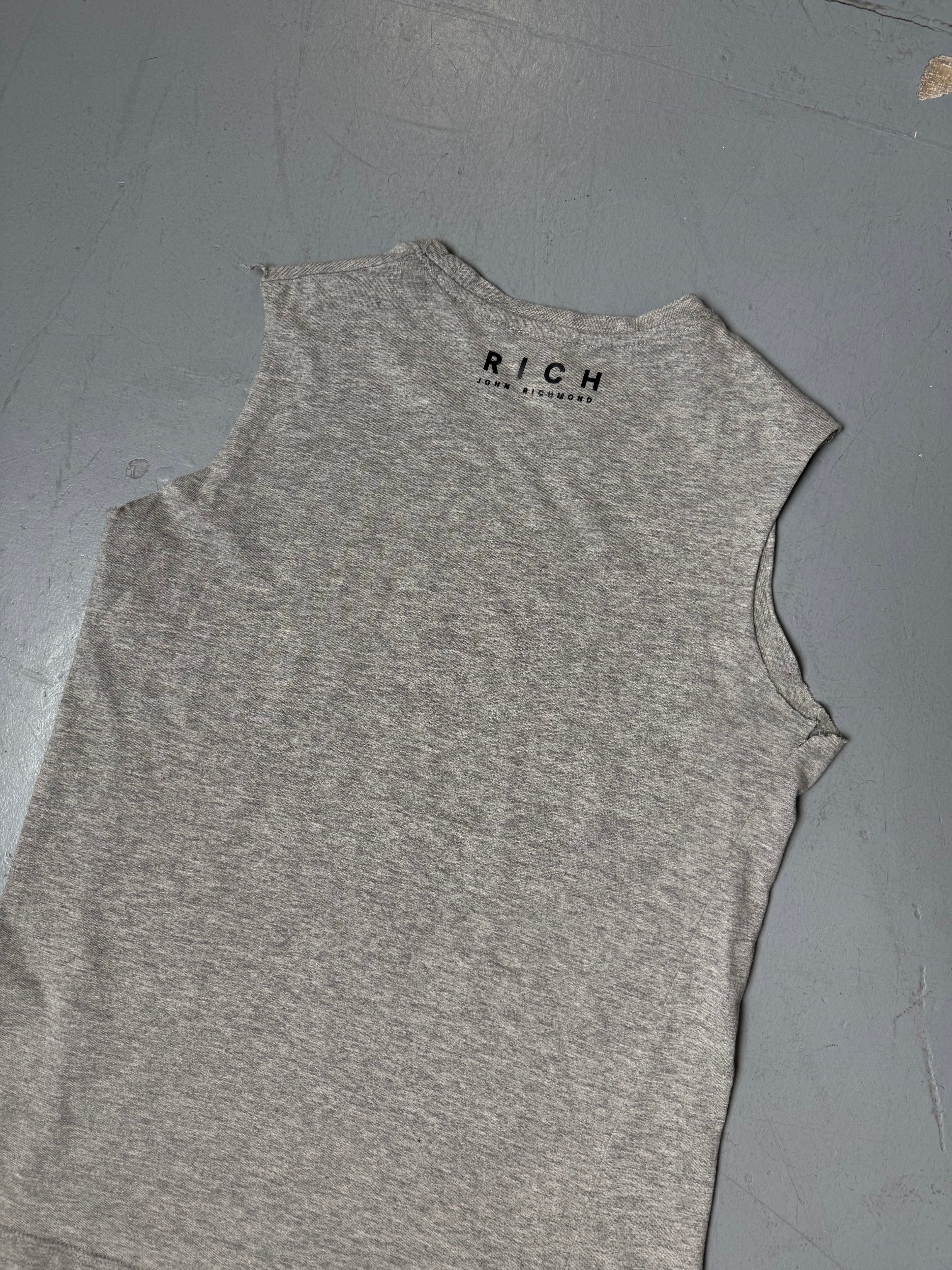 Vintage Richmond Grey Printed Tank Top für Damen. Y2K Secondhand 2000s Fashion.