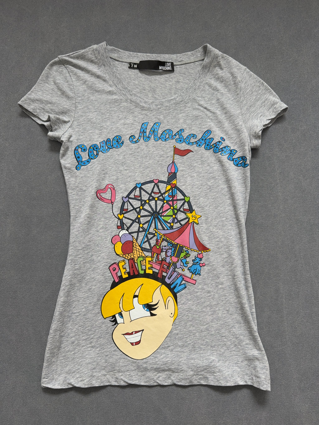 Vintage Love Moschino T-Shirt für Damen. Y2K Second Hand 2000s Fashion 