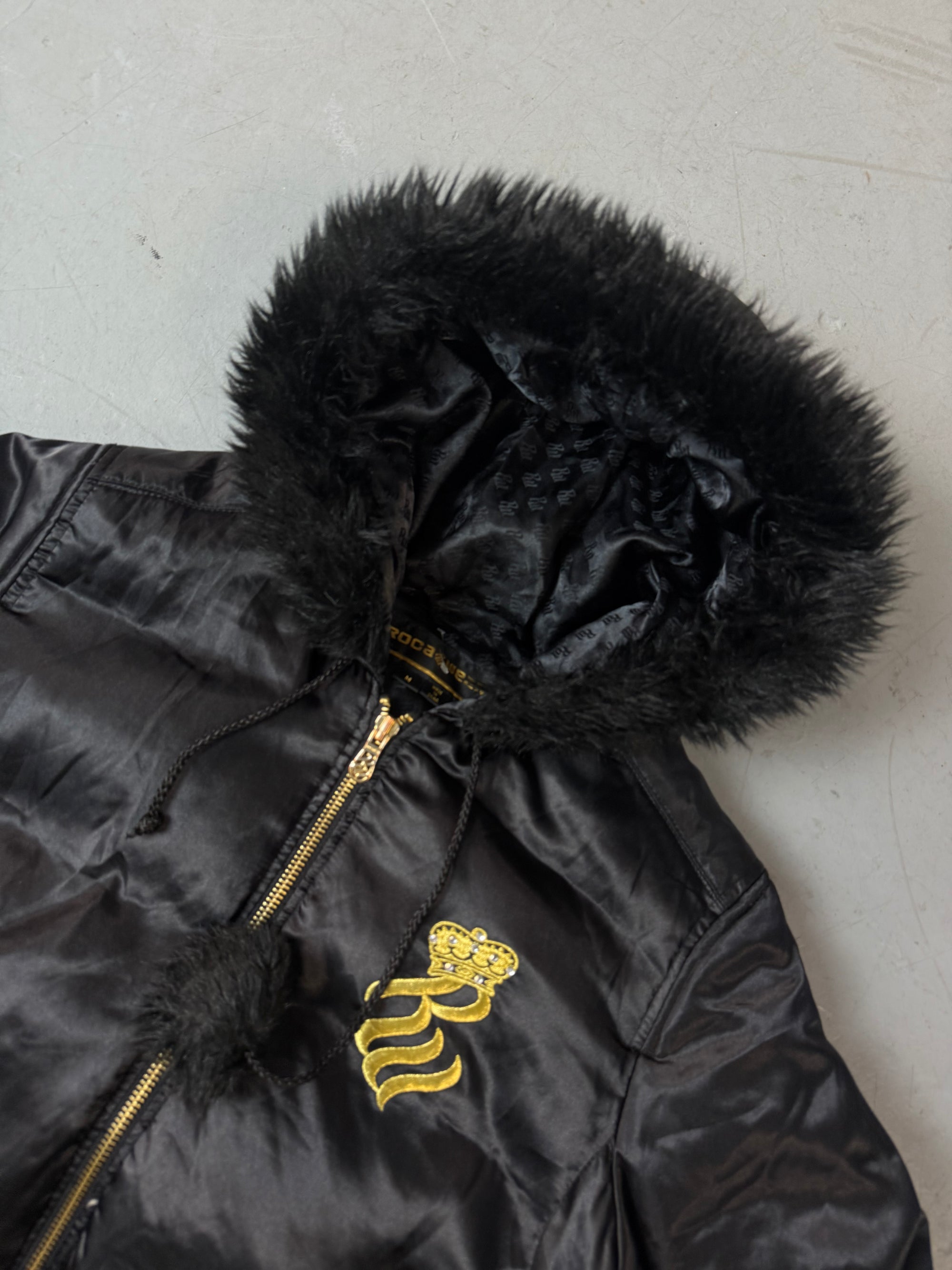 Eine schwarz golde Winterjacke von Rocawear mit Gold Details und fur hood 