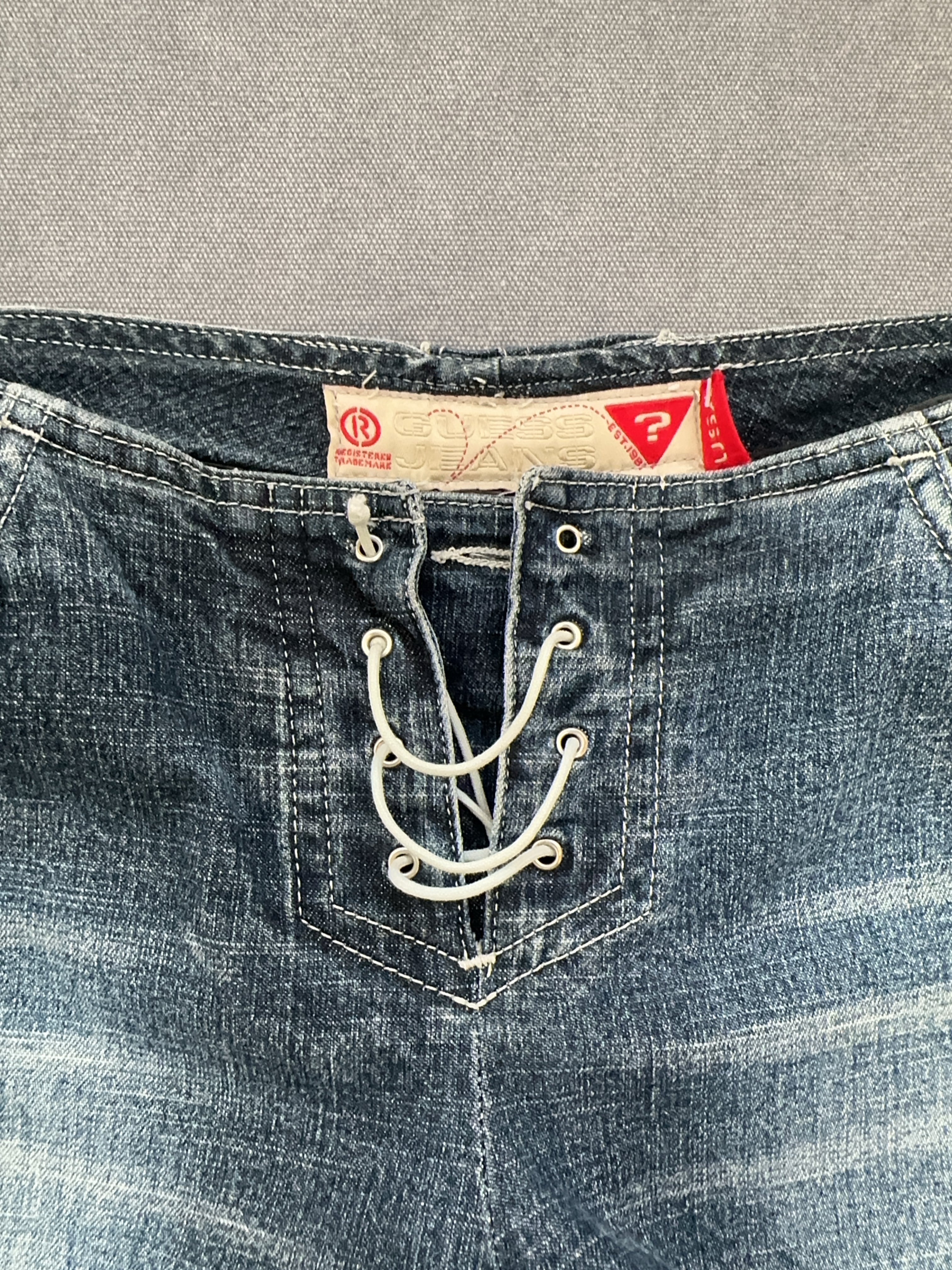 Vintage Guess Jeans (M/L)