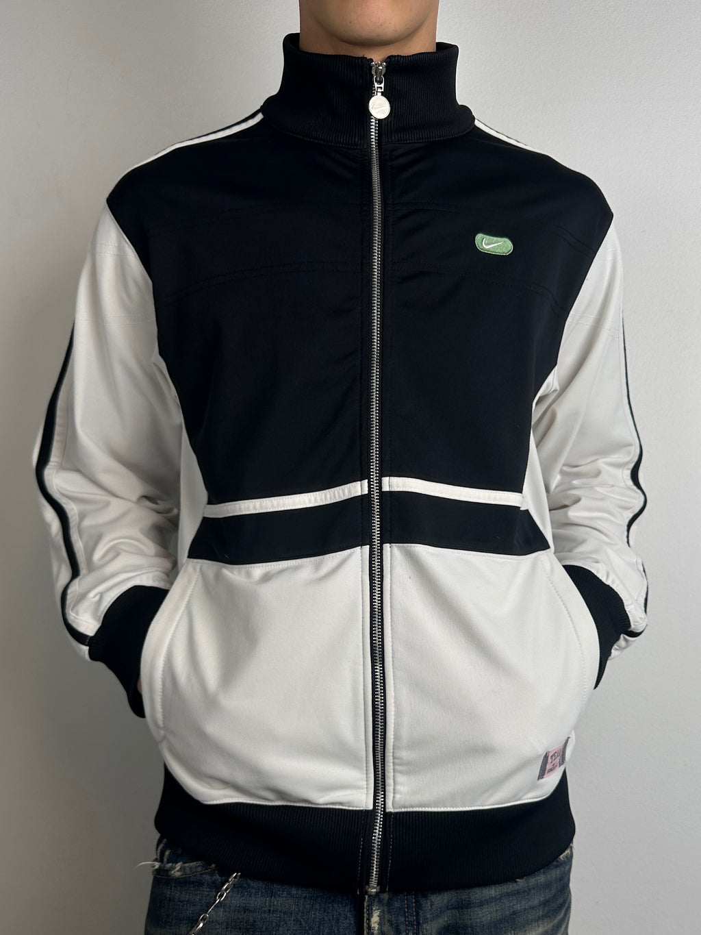 Tragebild von Vintage Nike Track Jacket von vorne
