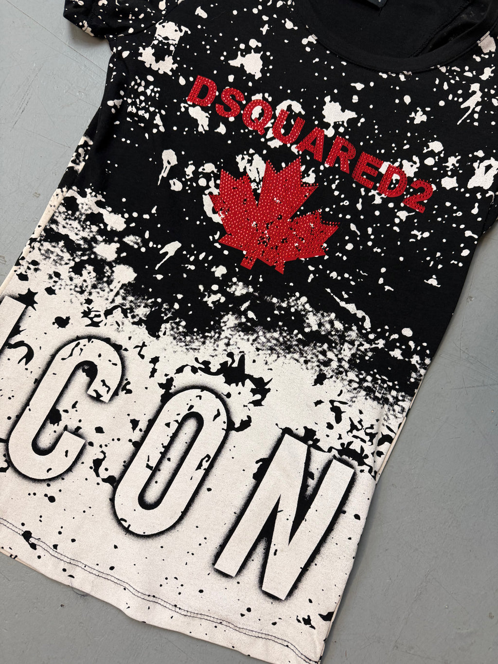 Vintage Dsquared2 Icon T-Shirt für Damen. Y2K Second Hand 2000s Fashion.