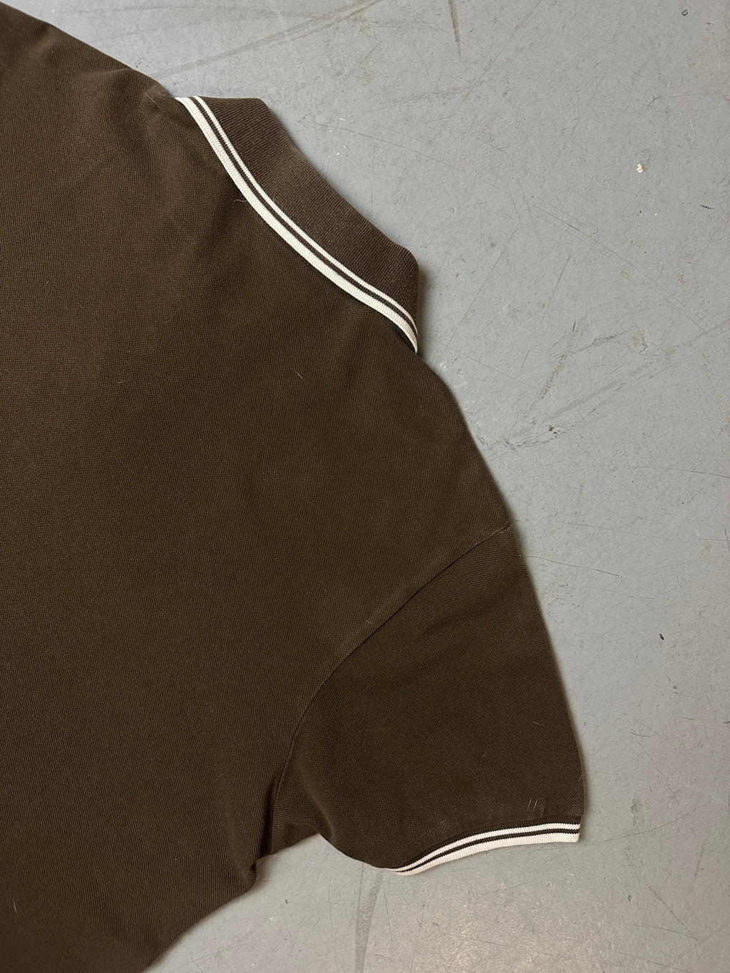 Detailbild von Vintage Brown Moncler Polo von hinten