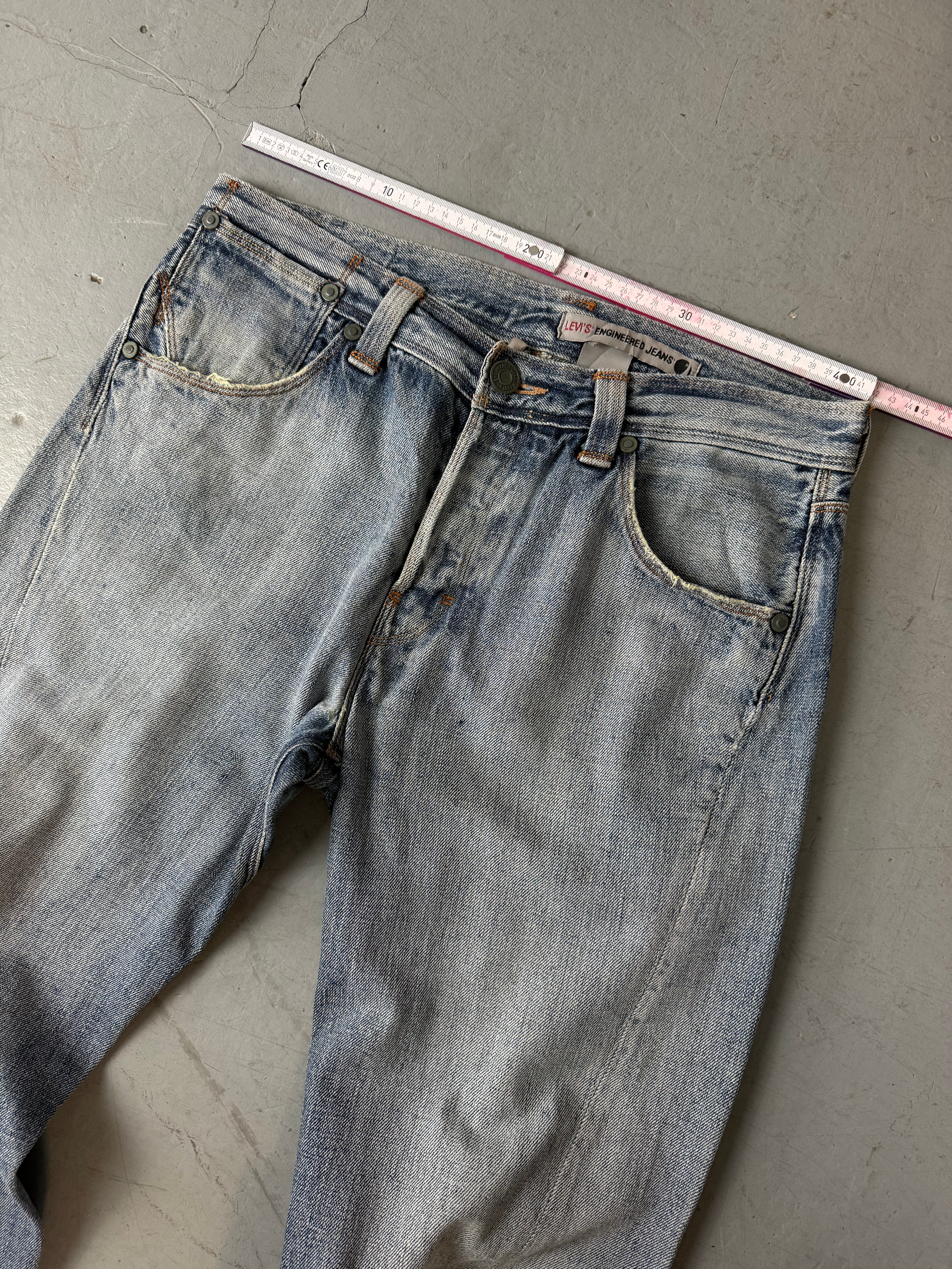 Vintage Levis Engineered Light Blue Baggy Denim für Herren. Y2K Second Hand 2000s Fashion