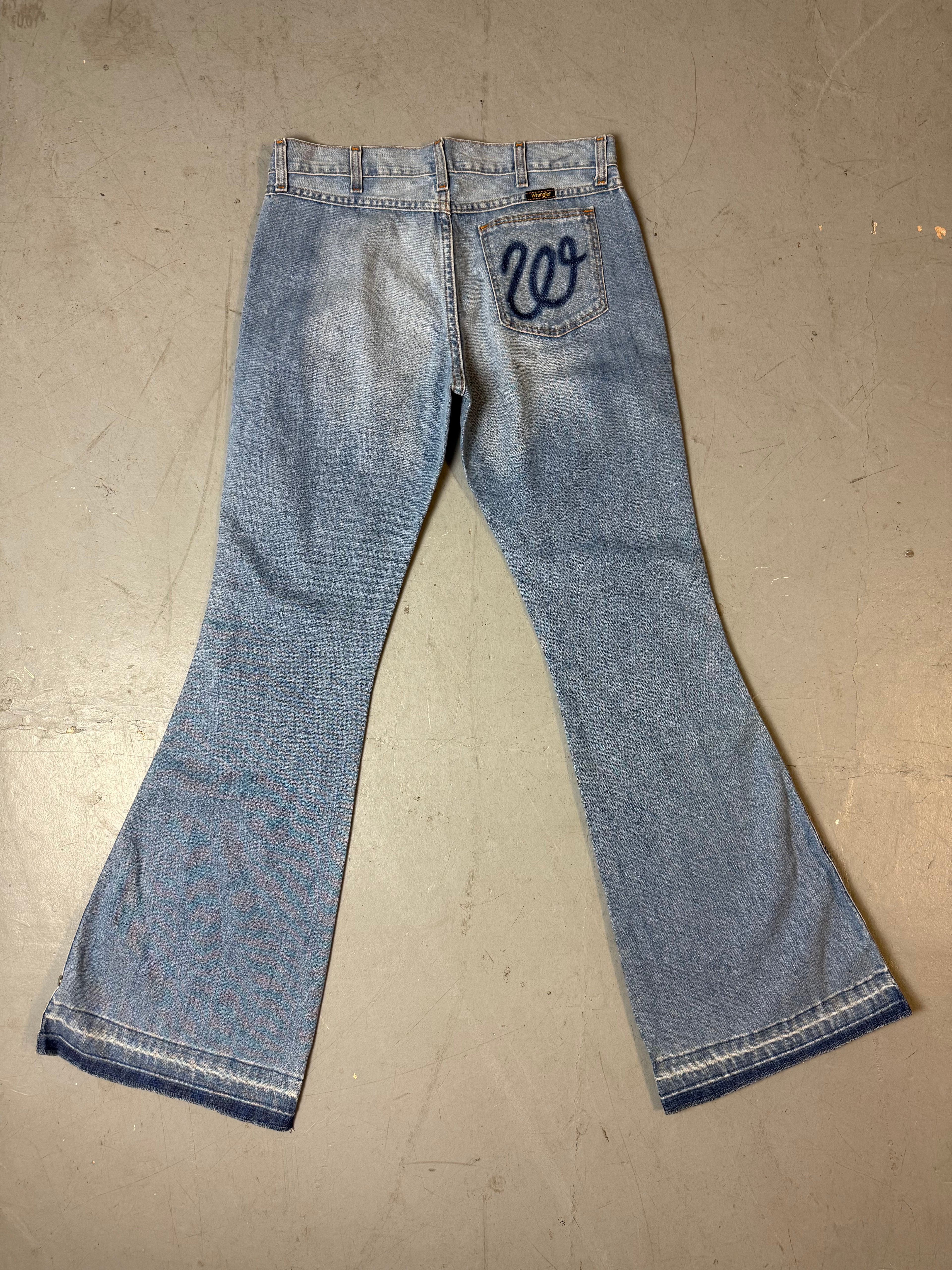 Produktbild von Vintage Wrangler Light Blue Flared Denim von hinten