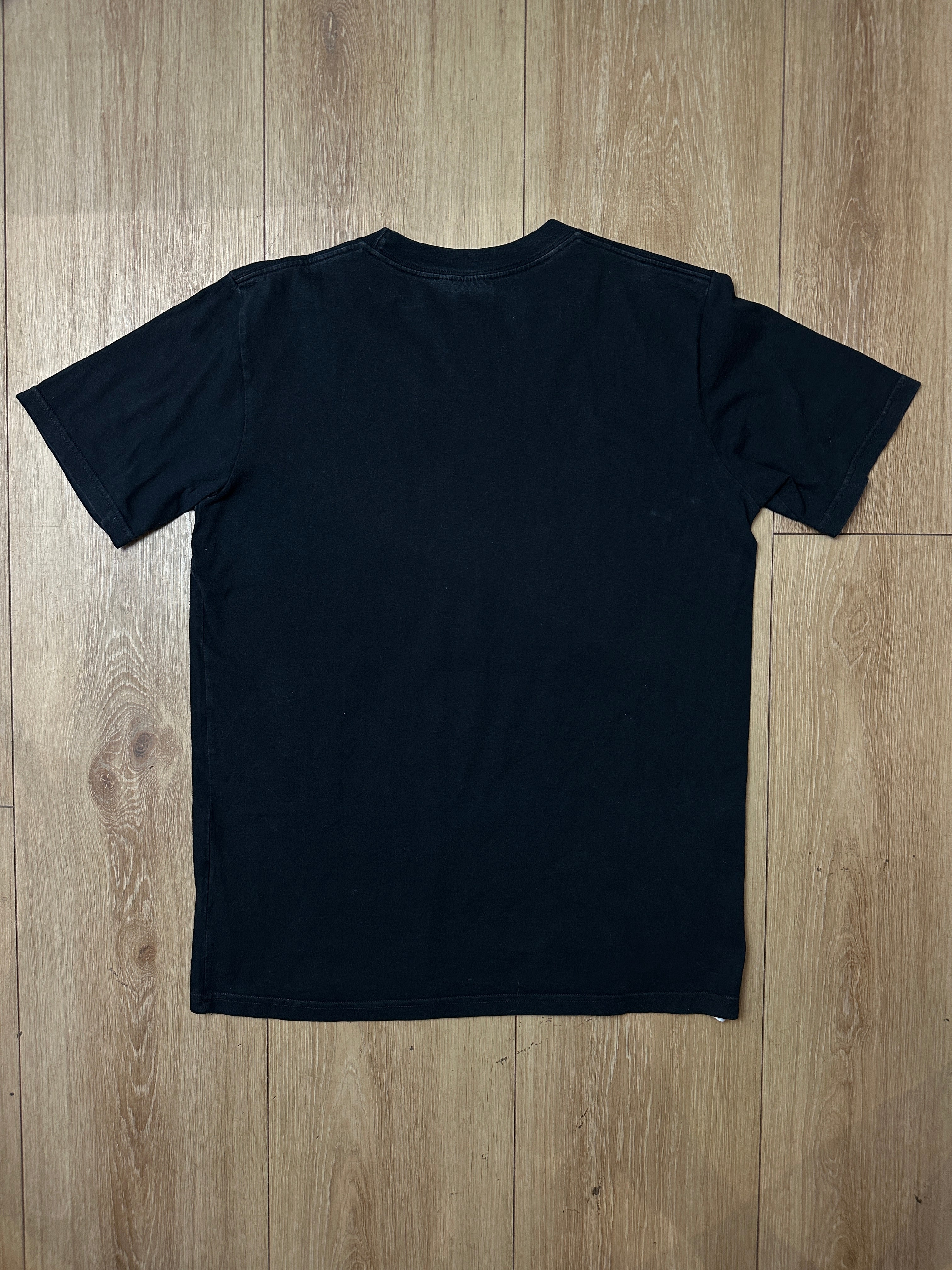Produktbild von einem Vintage Black Carhartt Tee von hinten