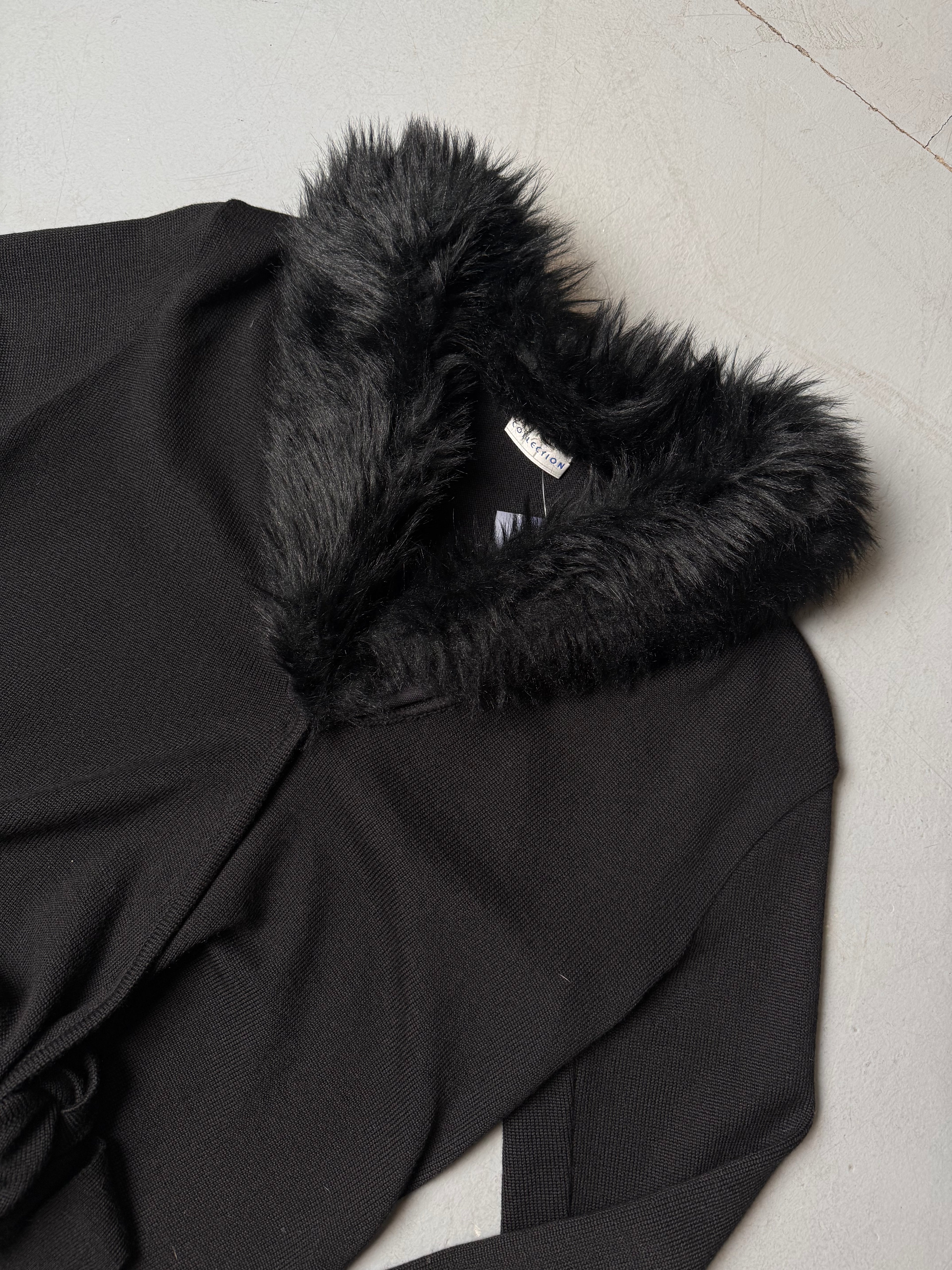 Vintage Black Knit Cardigan with Faux Fur Collar für Damen. Y2K Second Hand 2000s Fashion
