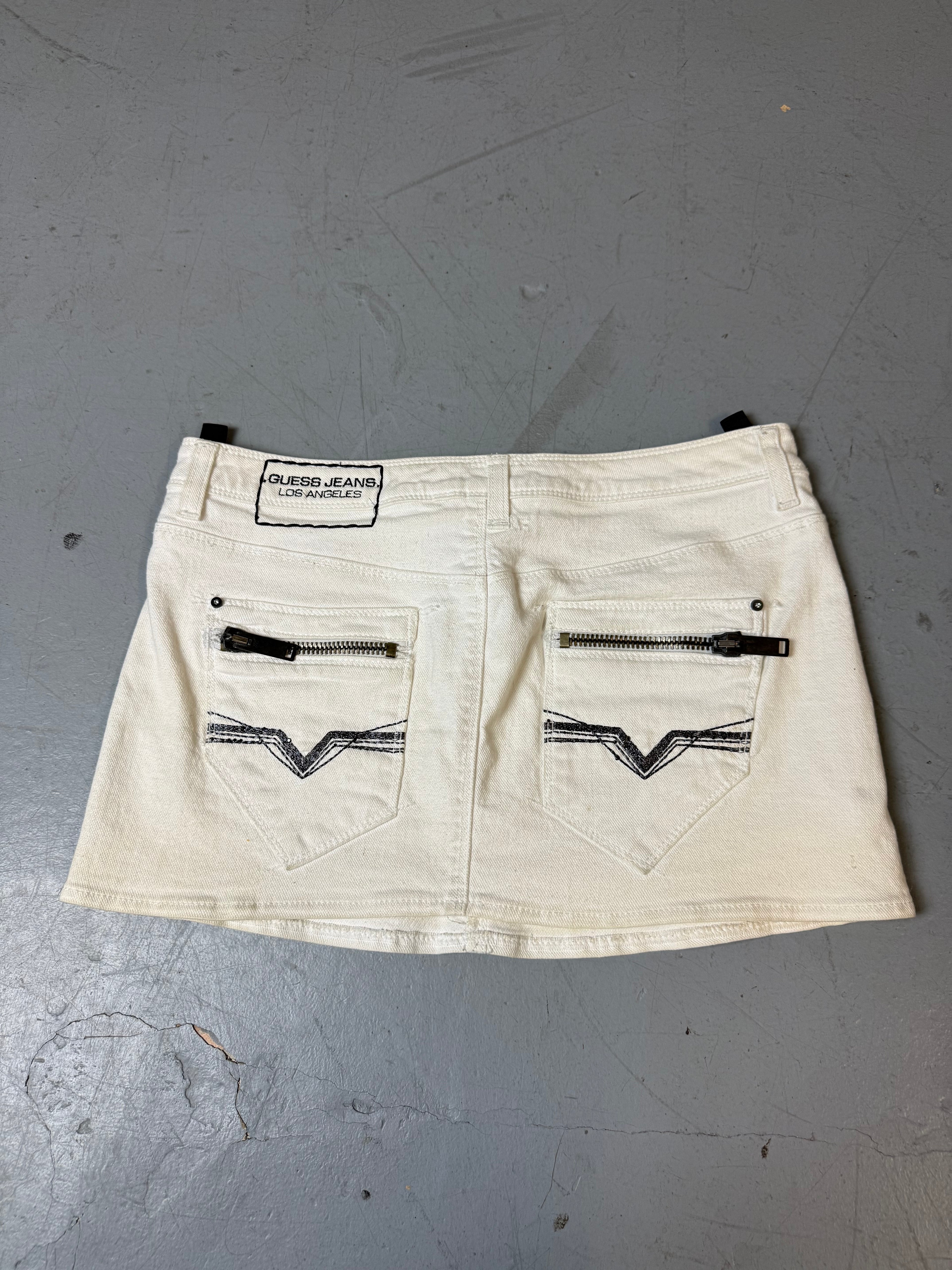 Ein weißer Mini Rock von guess 