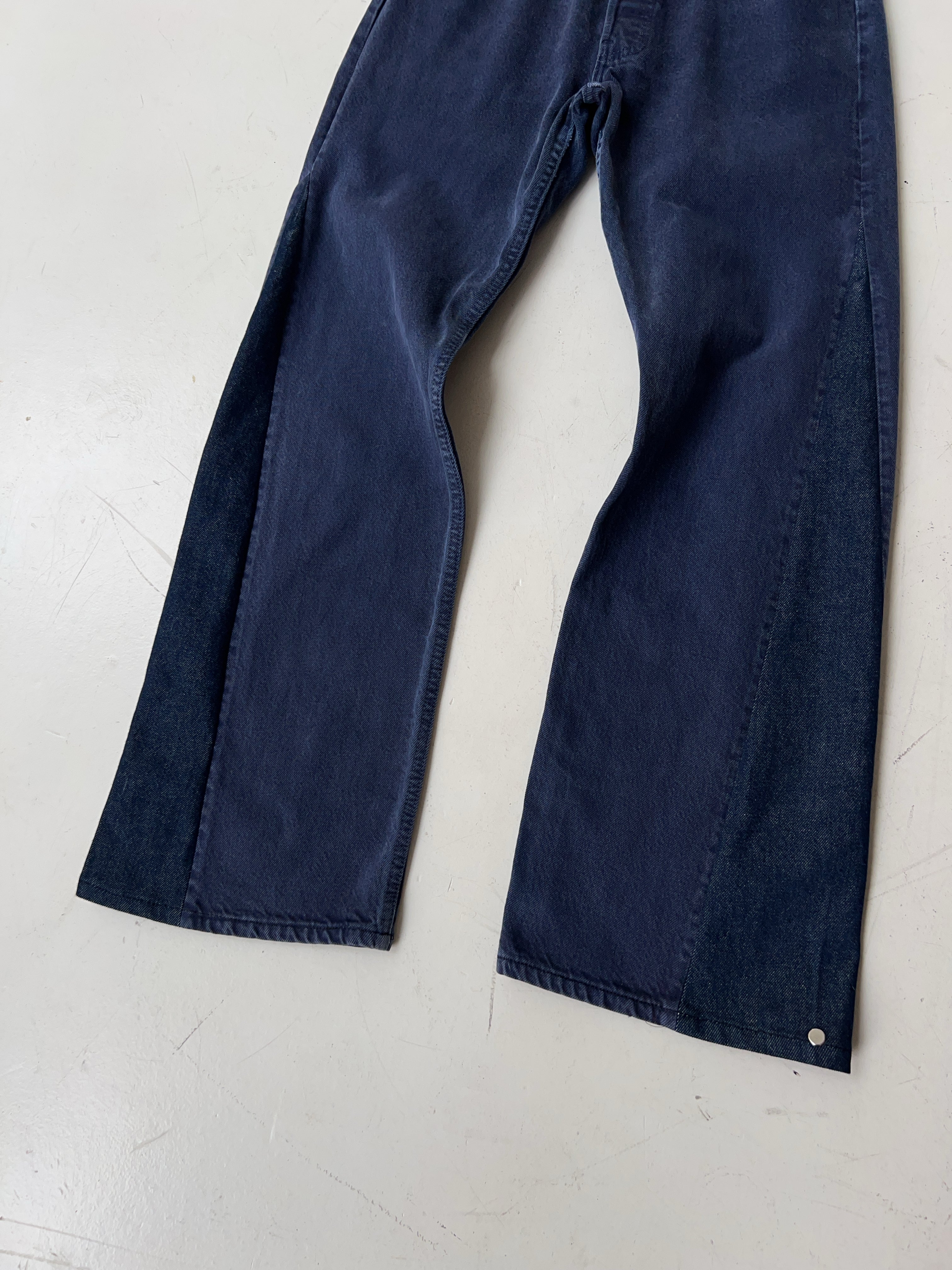 Vintage Levi's 501 Darkblue Reworked Bootcut Jeans (L)