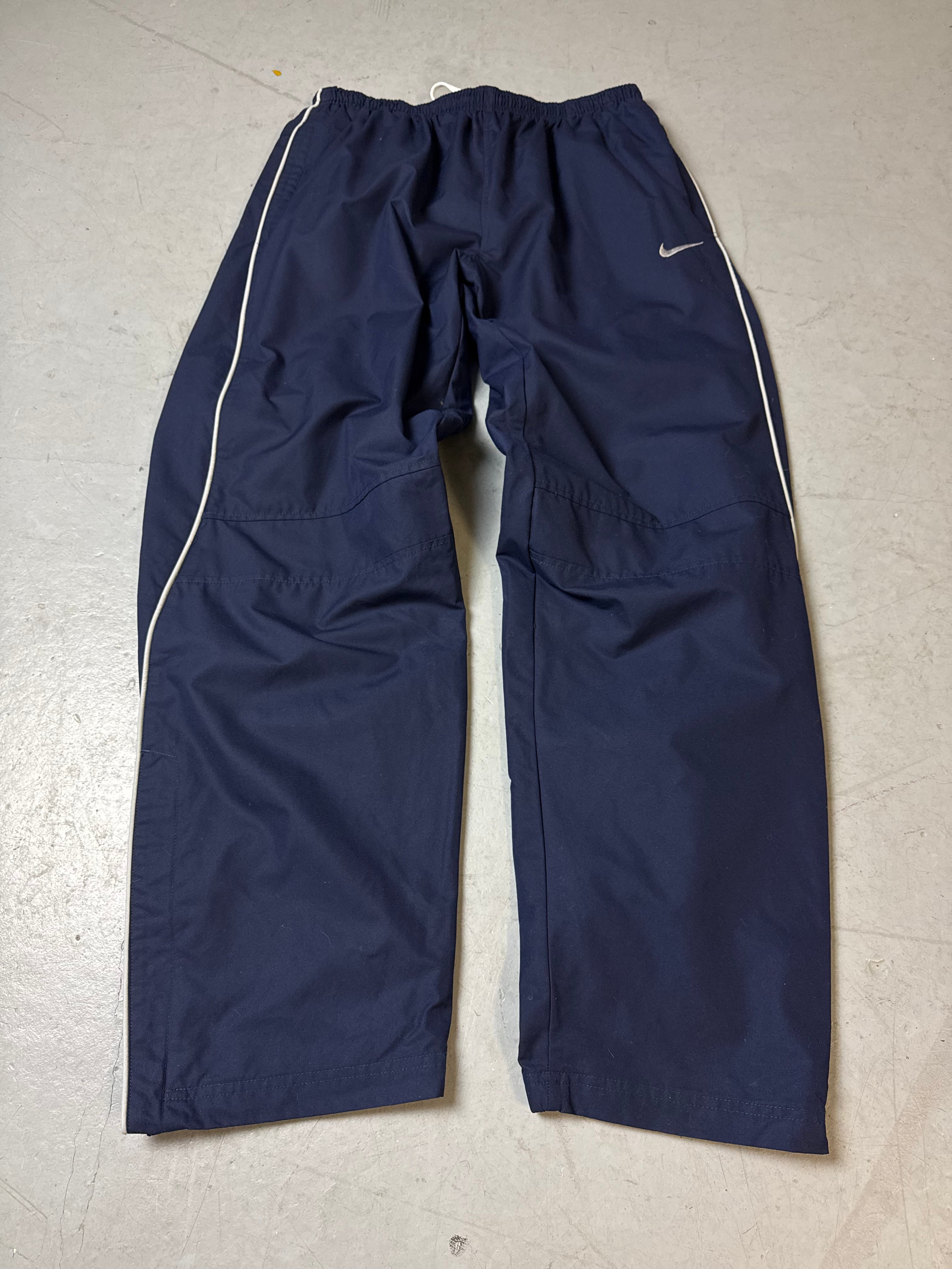 Eine dunkelblaue vintage Nike trackpants Sporthose Jogginghose y2k 