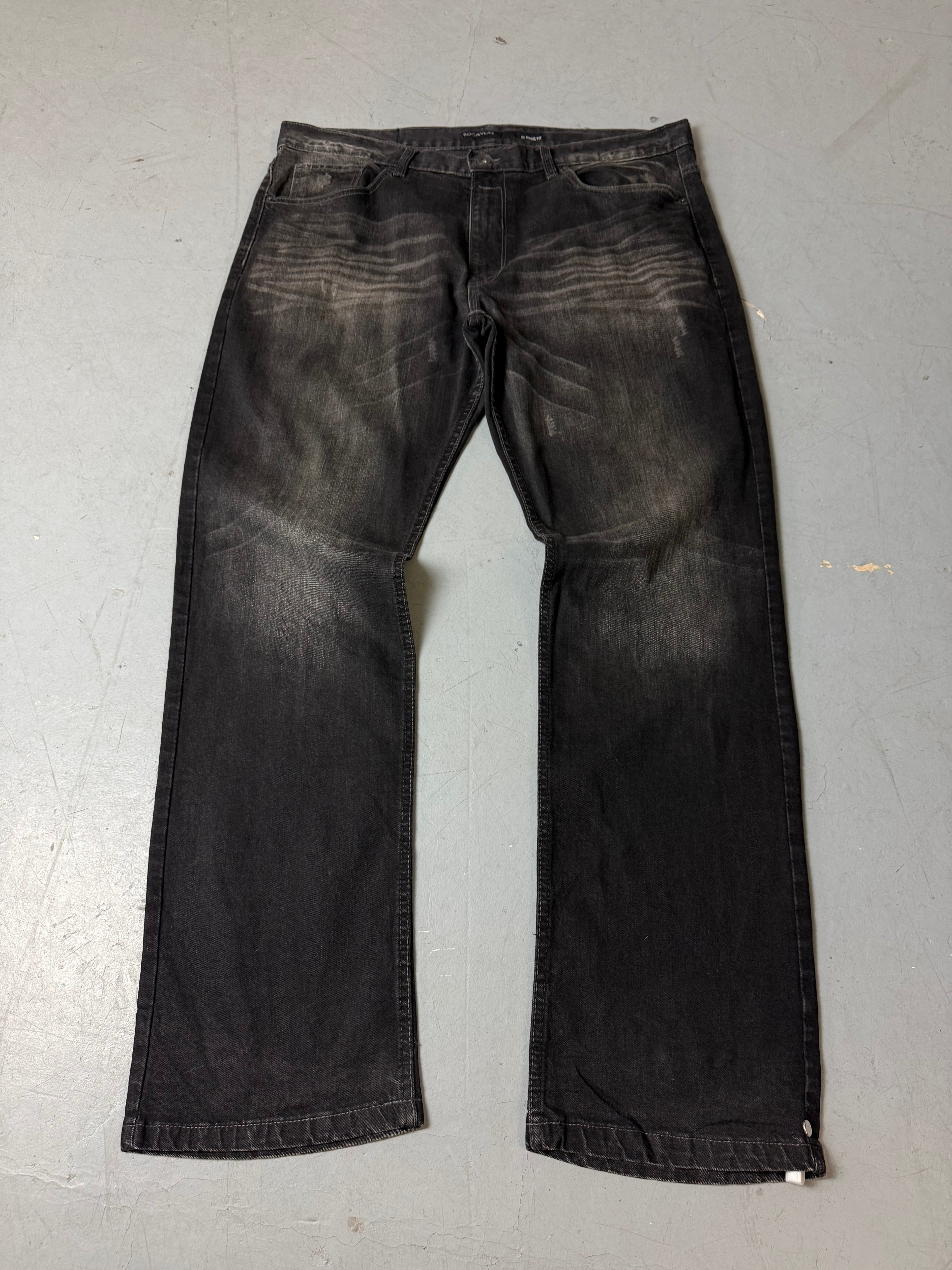 Produktbild von einer Vintage Rocawear Black Baggy Denim von vorne