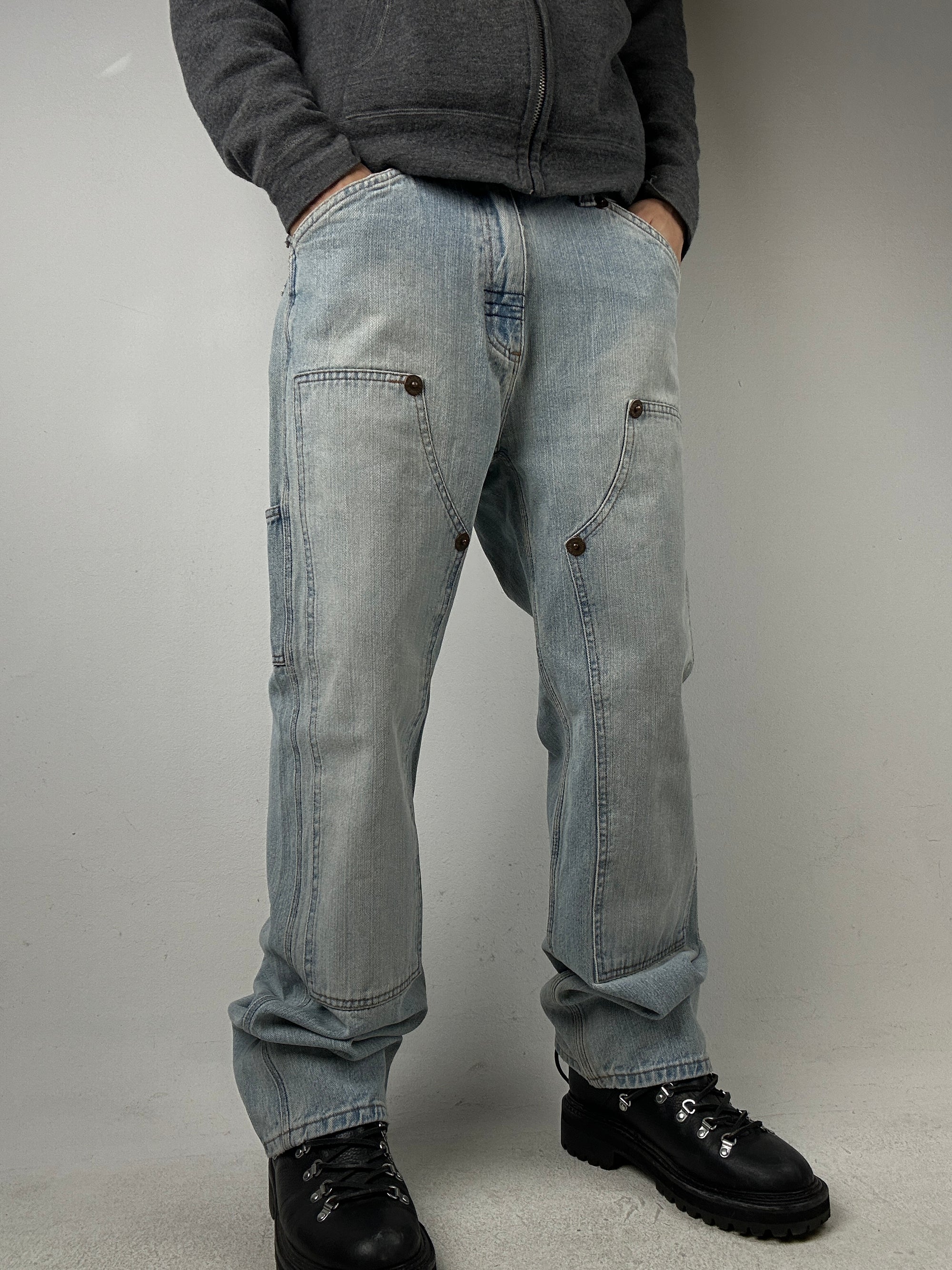 Tragebild von einer Vintage Patched Denim Jeans von vorne