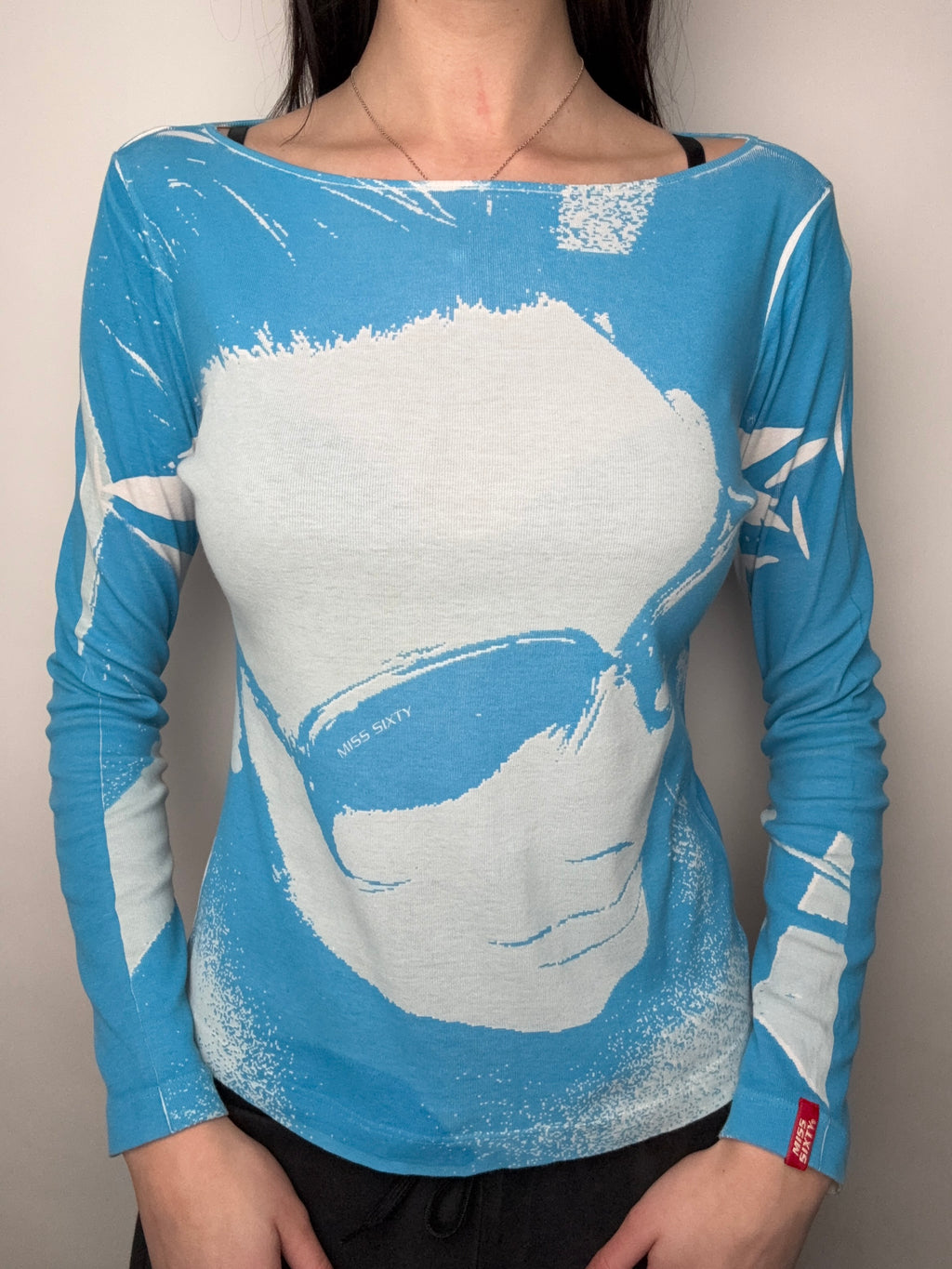 Vintage Miss Sixty Printed Longsleeve mit blauen Details für Damen. Y2K Second Hand 2000s Fashion