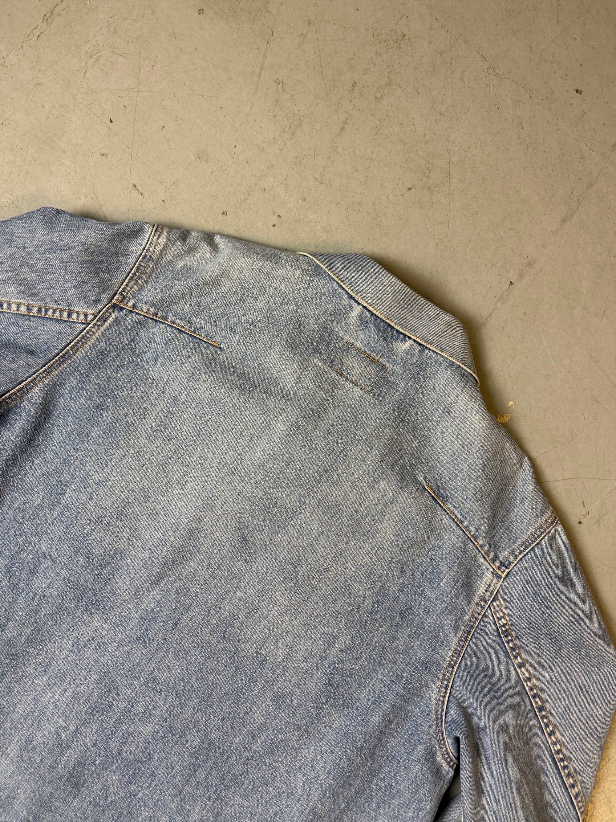 Detailbild von Vintage Levis Light Blue Denim Jacket von Hinten