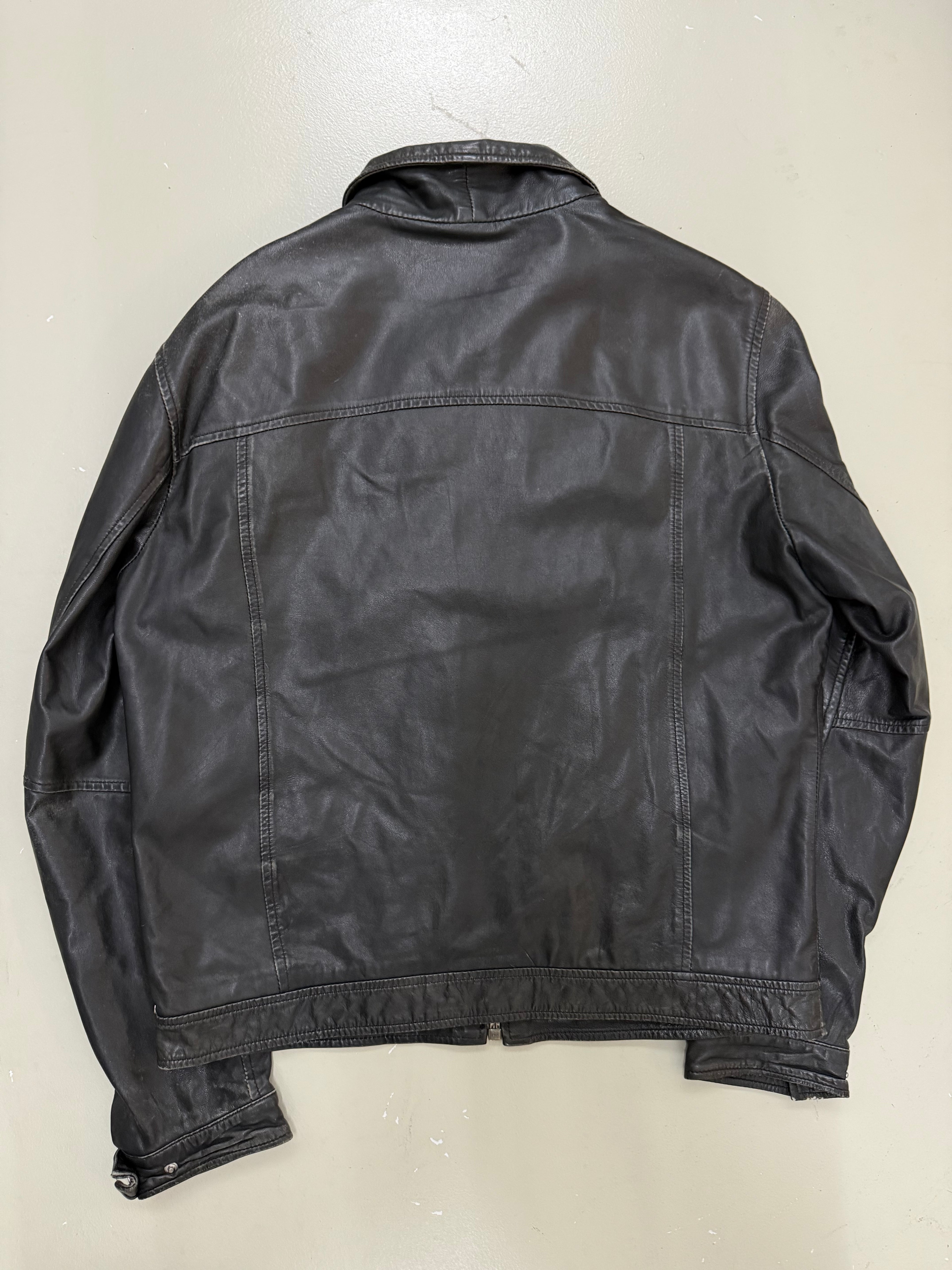 Vintage Black Strellson Leather Jacket
für Herren. Y2K Second Hand 2000s Fashion 