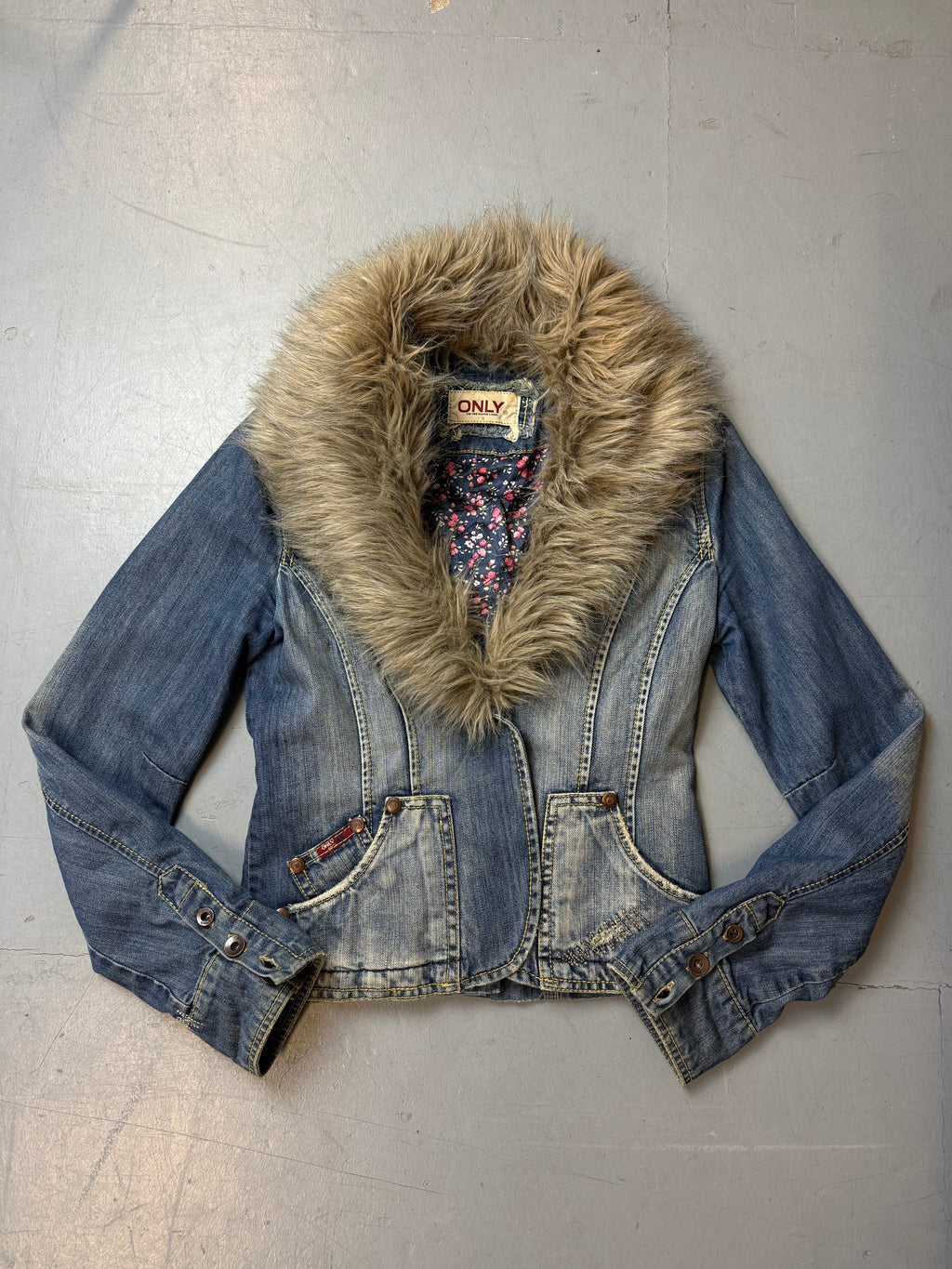 Vintage Only Denim Jacket with Faux Fur für Damen. Y2K Second Hand 2000s Fashion