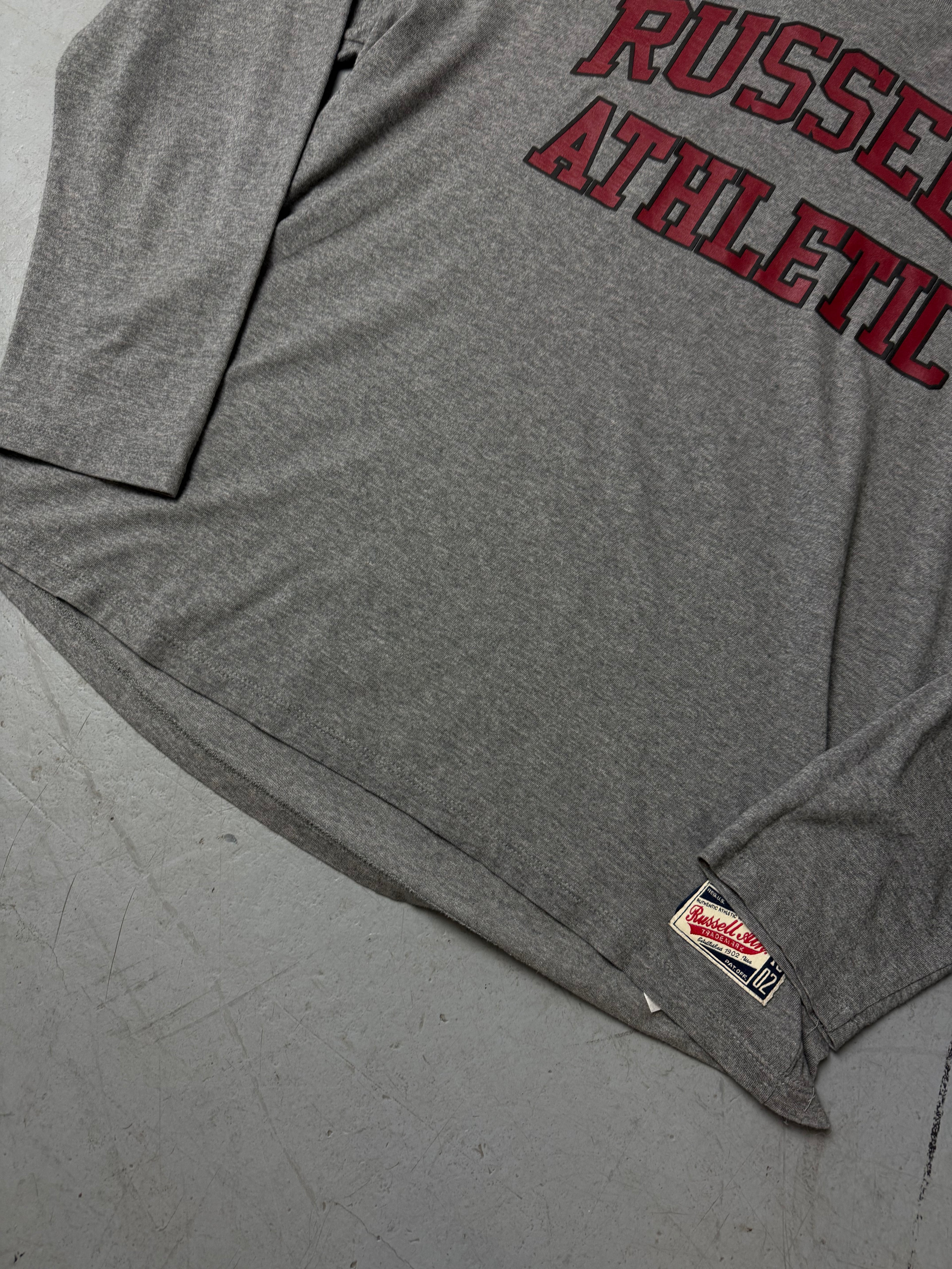 Vintage Russell Athletic Grey Longsleeve Whit a small letter for boys. Y2K Second Hand 2000s Fashion 