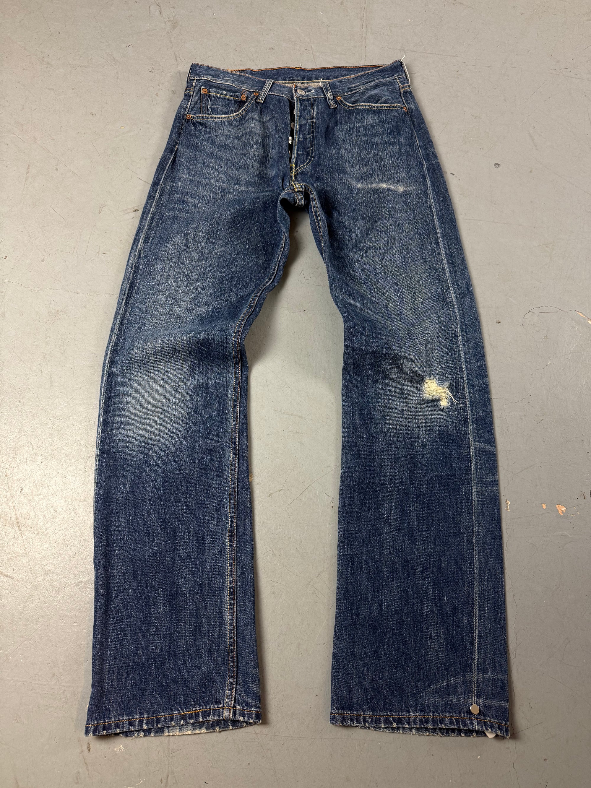 Produktbild von Vintage Levi’s Dark Blue Straight Fit Denim S/M von vorne
