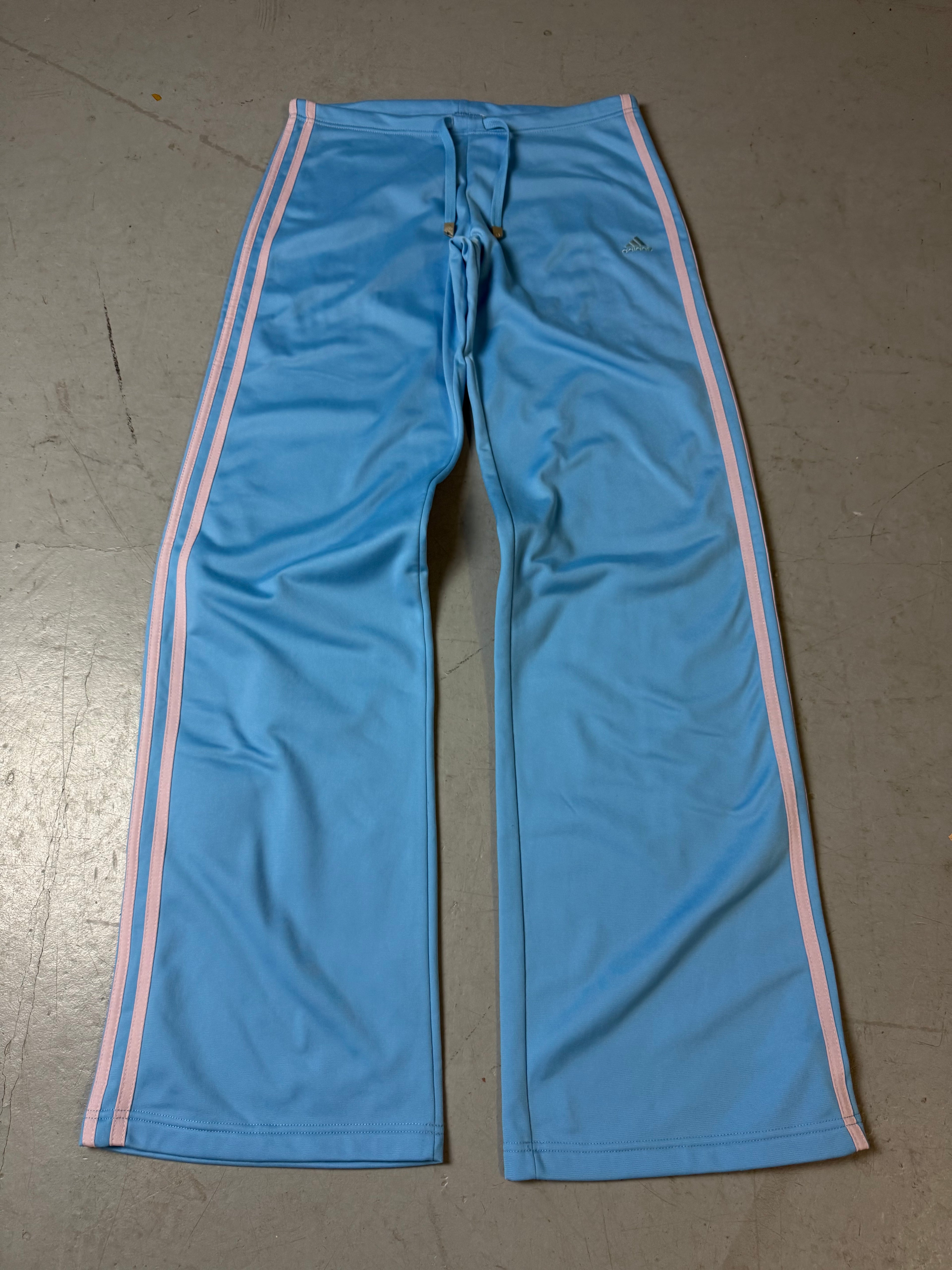 Ein babyblaues Track Set von Adidas vintage Y2K tracksuit 