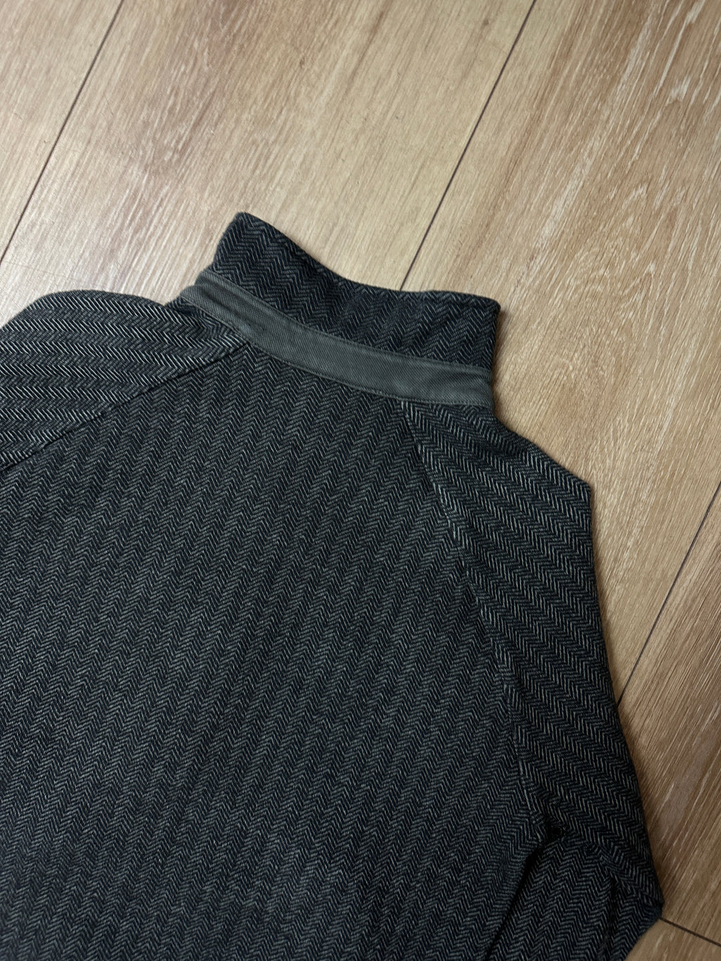 Detailliertes Produktbild von Vintage Adidas Spezial Brown Wool Jacket S von hinten 