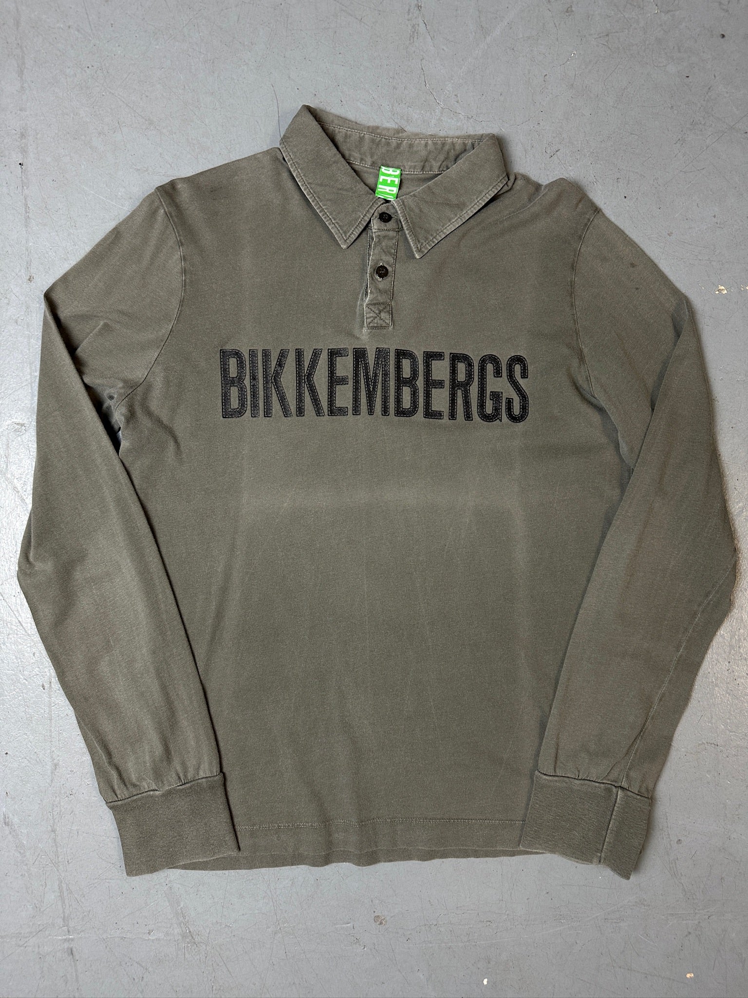 Produktbild von grauem Dirk Bikkembergs Langarm auf grauem Boden 