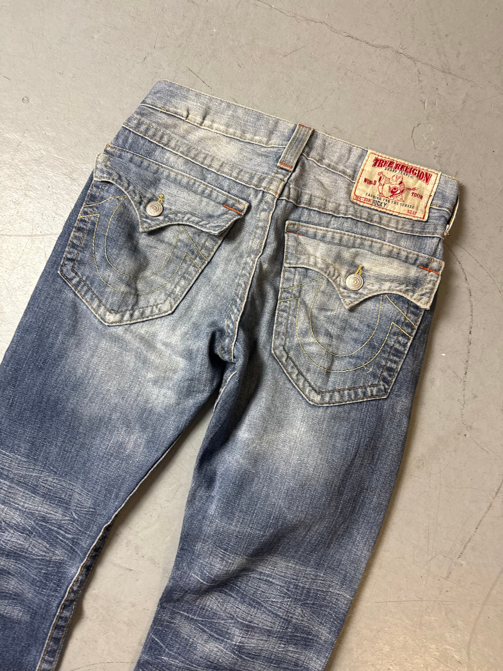 Detailbild von Vintage True Religion Bootcut Denim von hinten