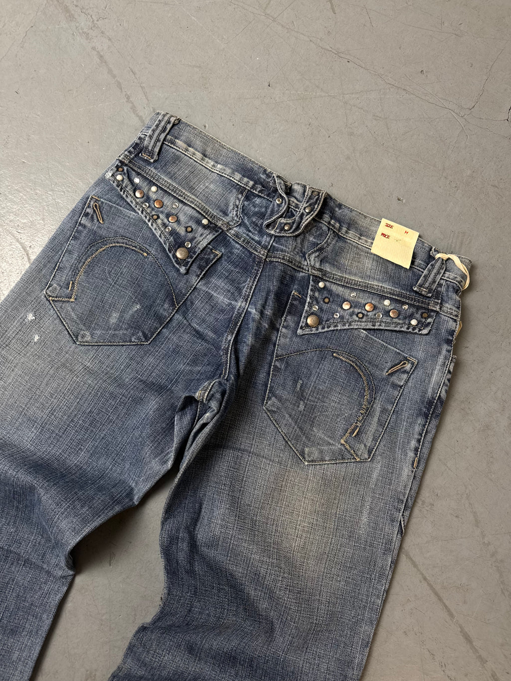 Detailbild von Vintage Sexy Woman Mid Waist Denim M von hinten 