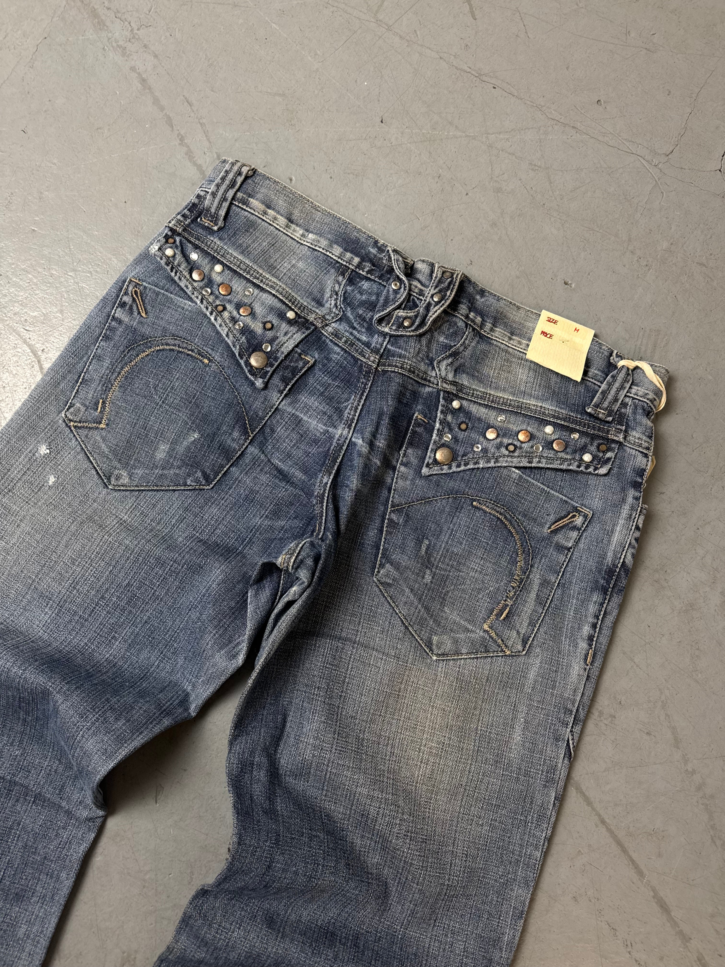 Detailbild von Vintage Sexy Woman Mid Waist Denim M von hinten 