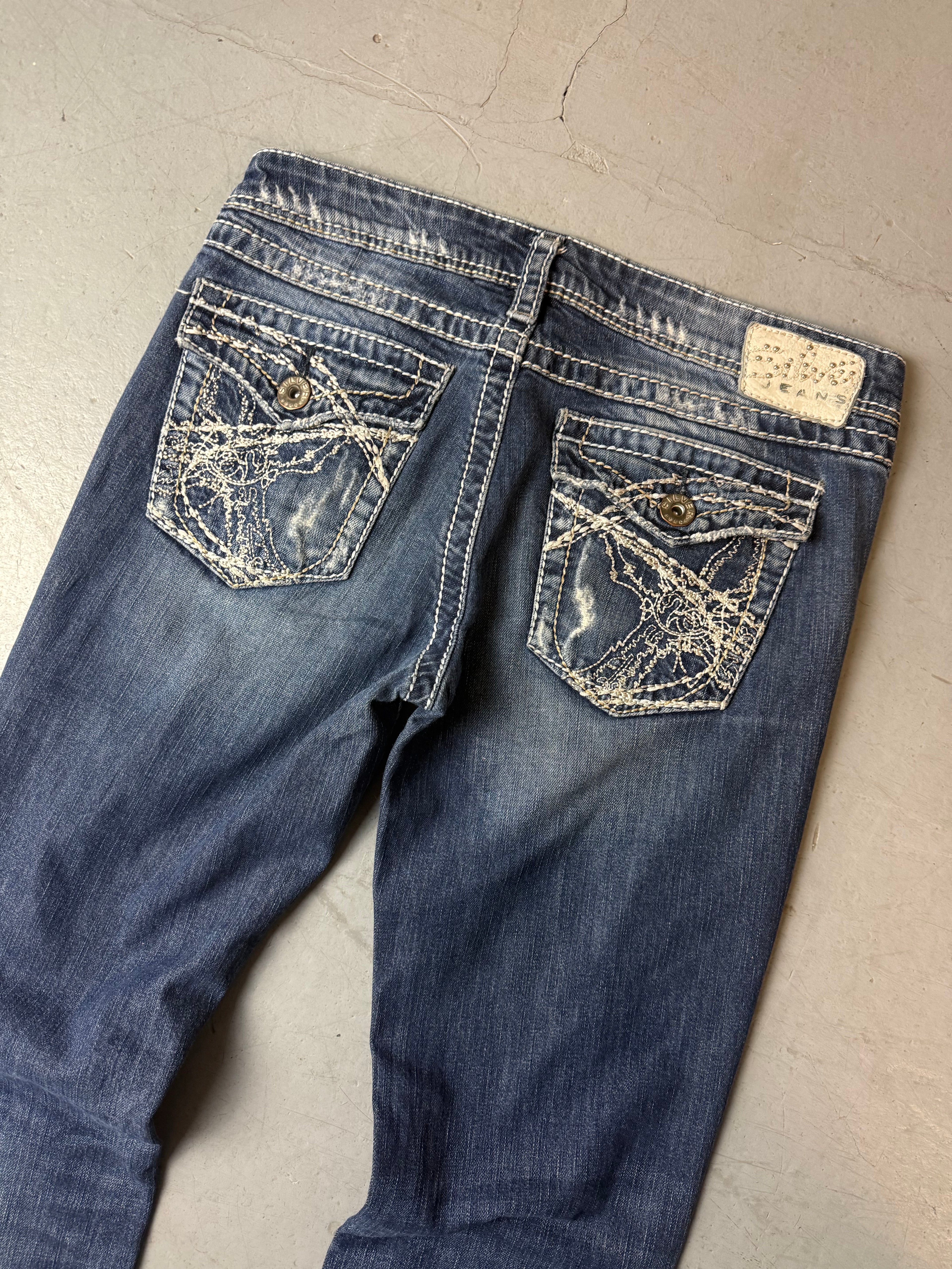 Vintage Silver Jeans Ripped Low Waist Bootcut Denim für Damen. Y2K 2000s Fashion