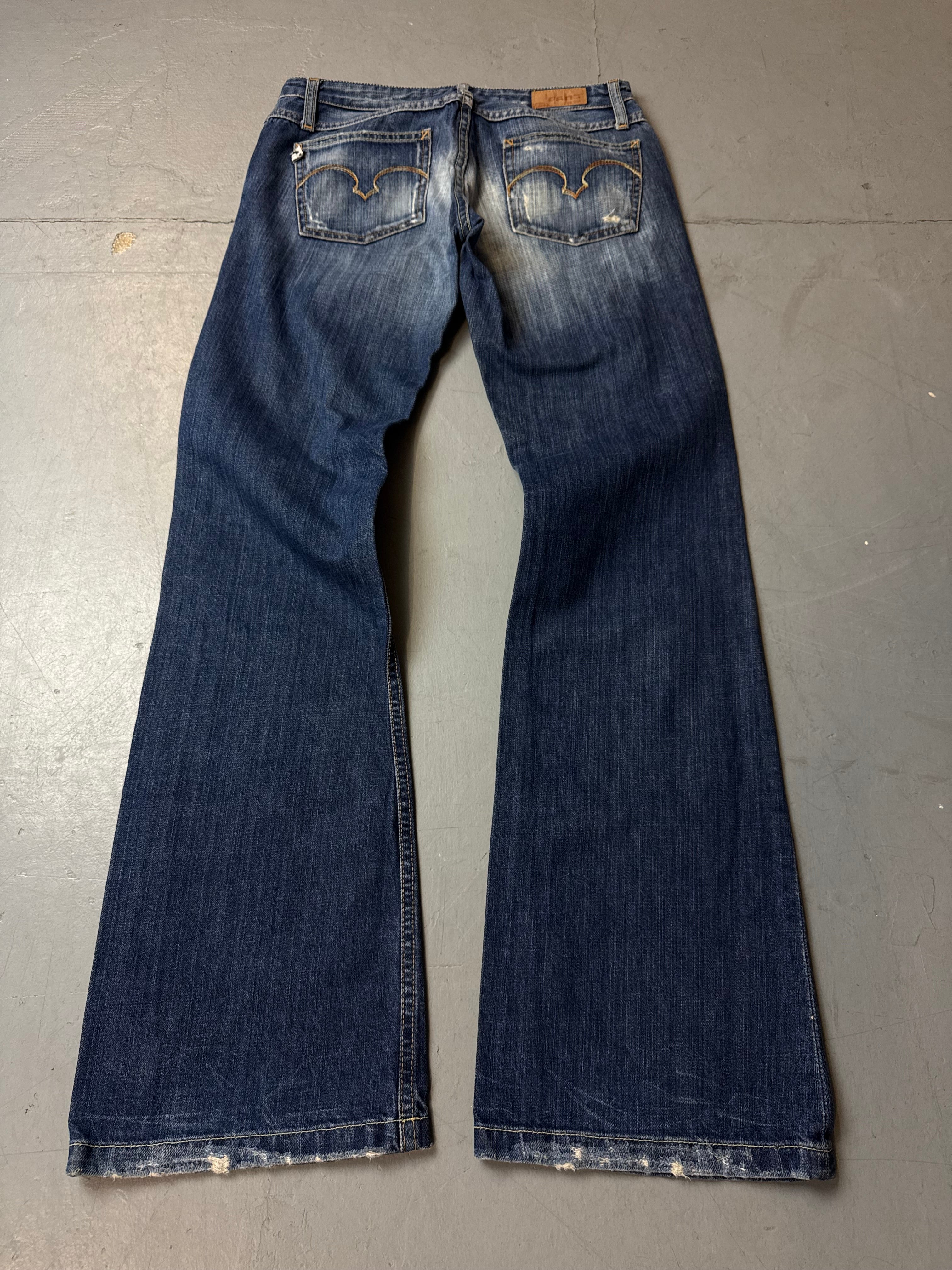 Vintage Gang Low Waist Bootcut Jeans für Damen. Y2K Second Hand 2000s Fashion