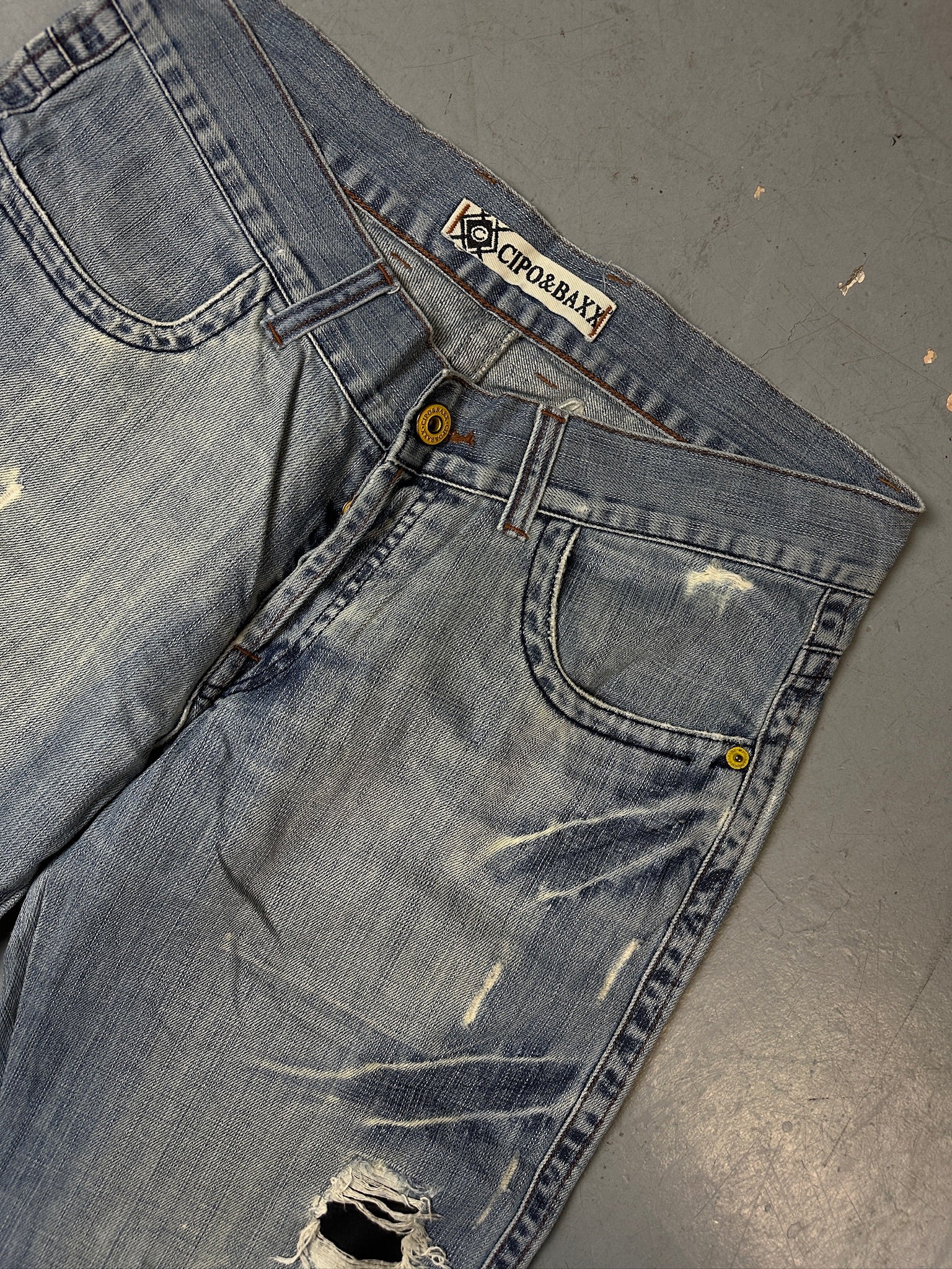 Detailbild von Vintage Cipo&Baxx Dragon Printed Baggy Denim von vorne