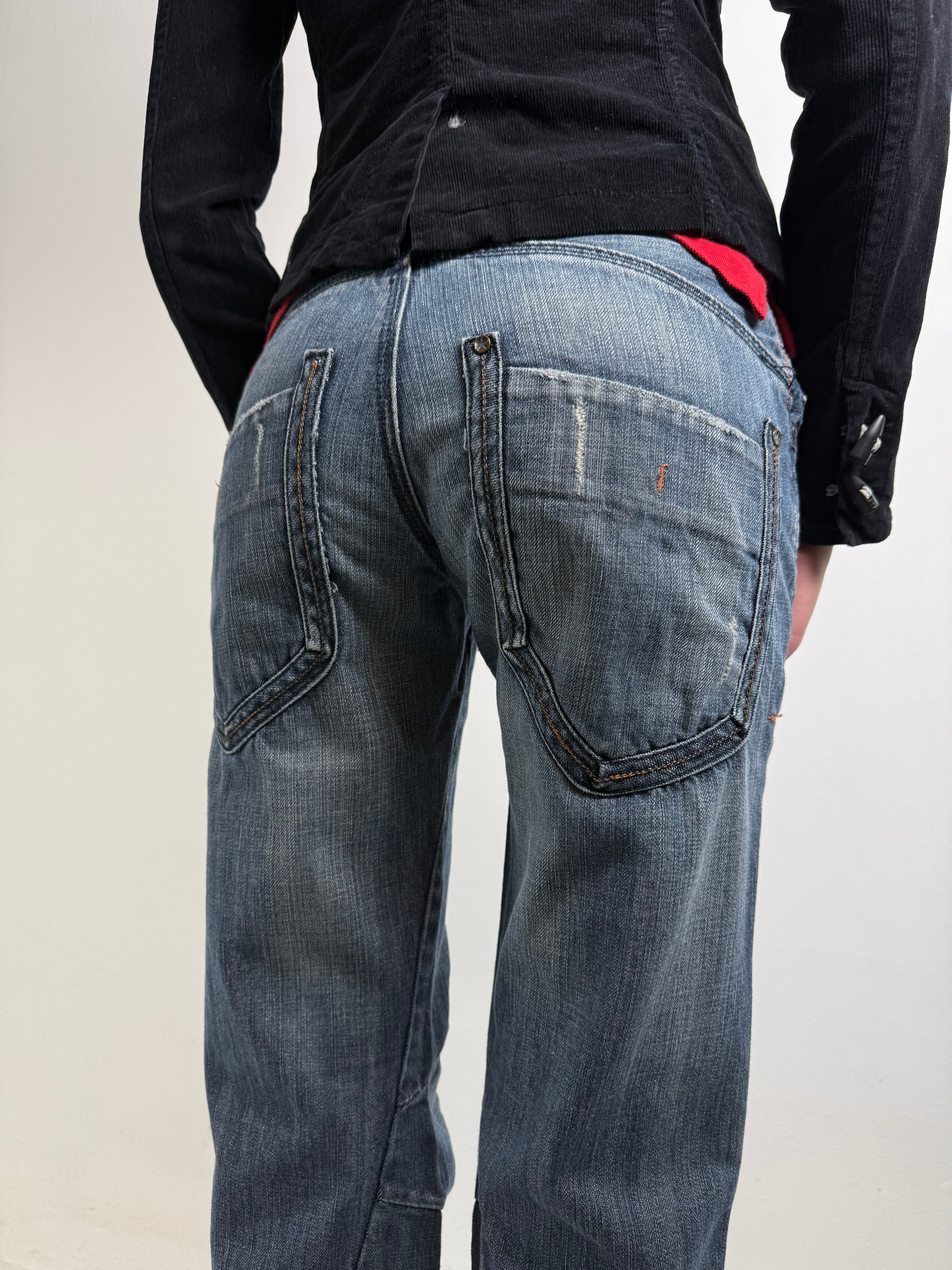 Detailliertes Tragebild von Vintage Asida Industry Straight Leg Jeans S von hinten 