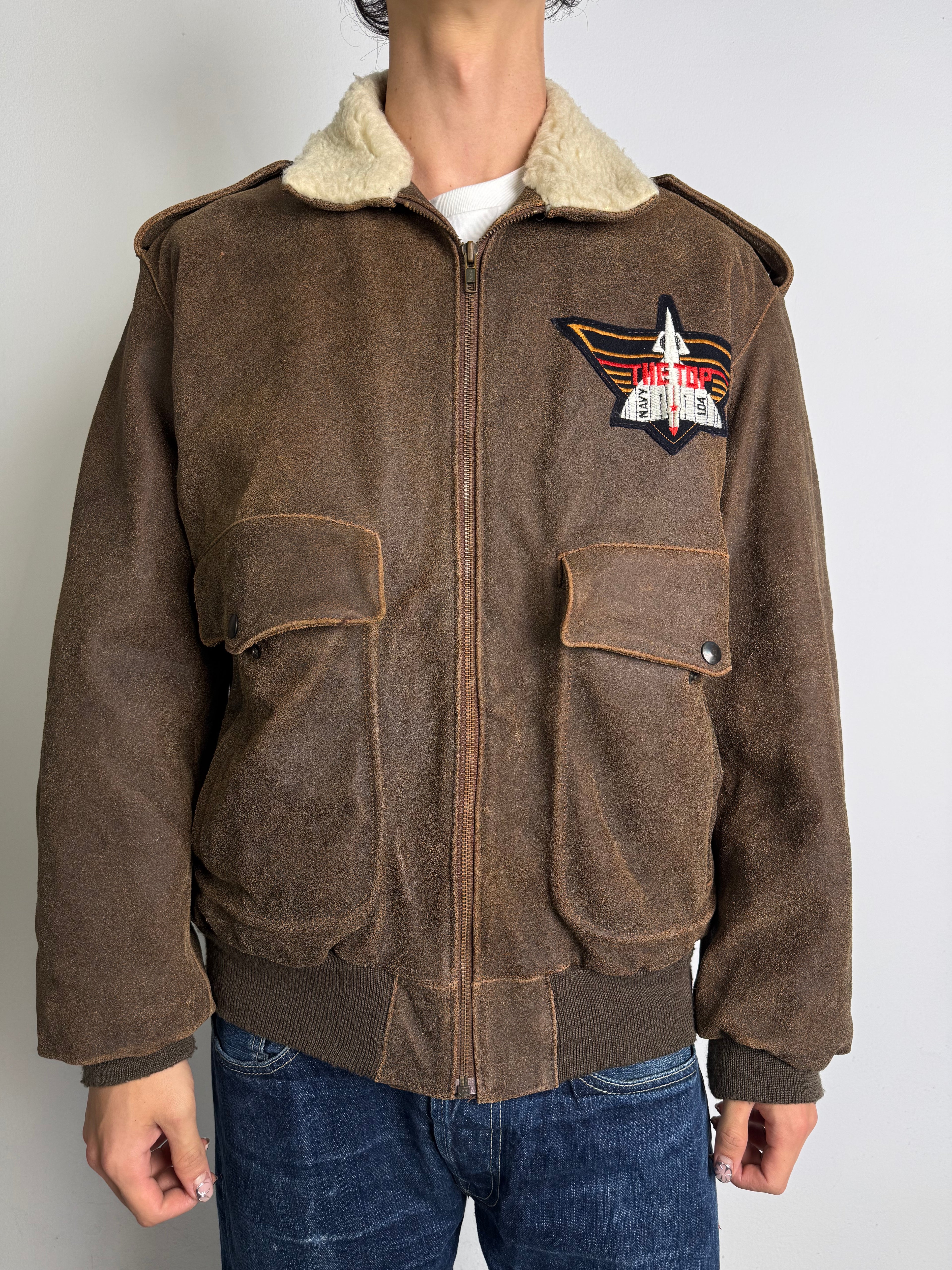 Tragebild von einer Vintage Heavy Brown Leather Jacket von vorne