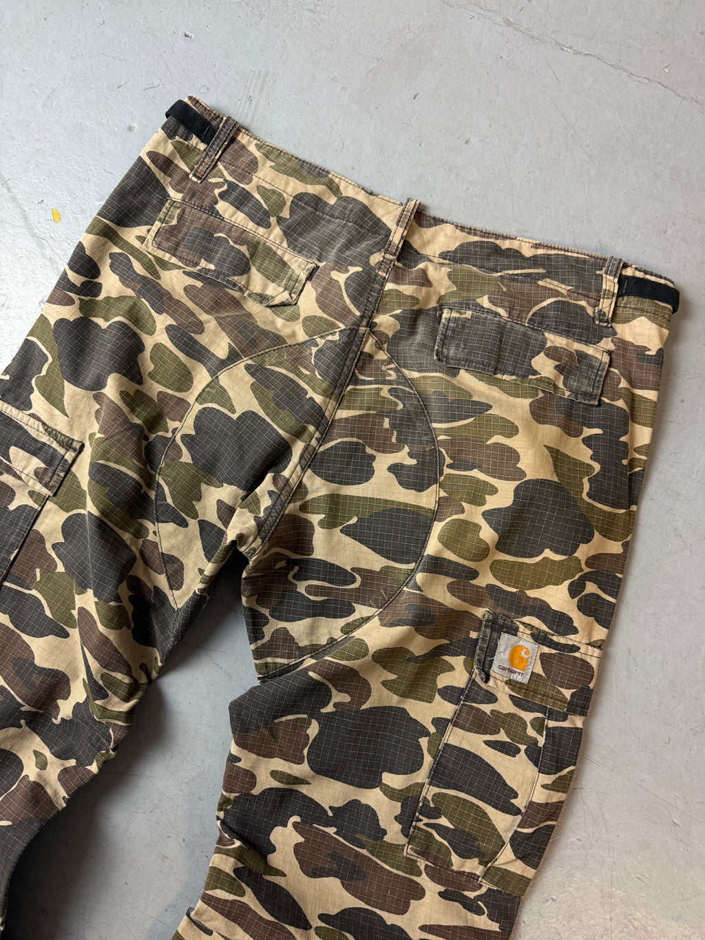 Vintage Carhartt Baggy Camouflage Cargo Pants für Herren. Y2K Second Hand 2000s Fashion