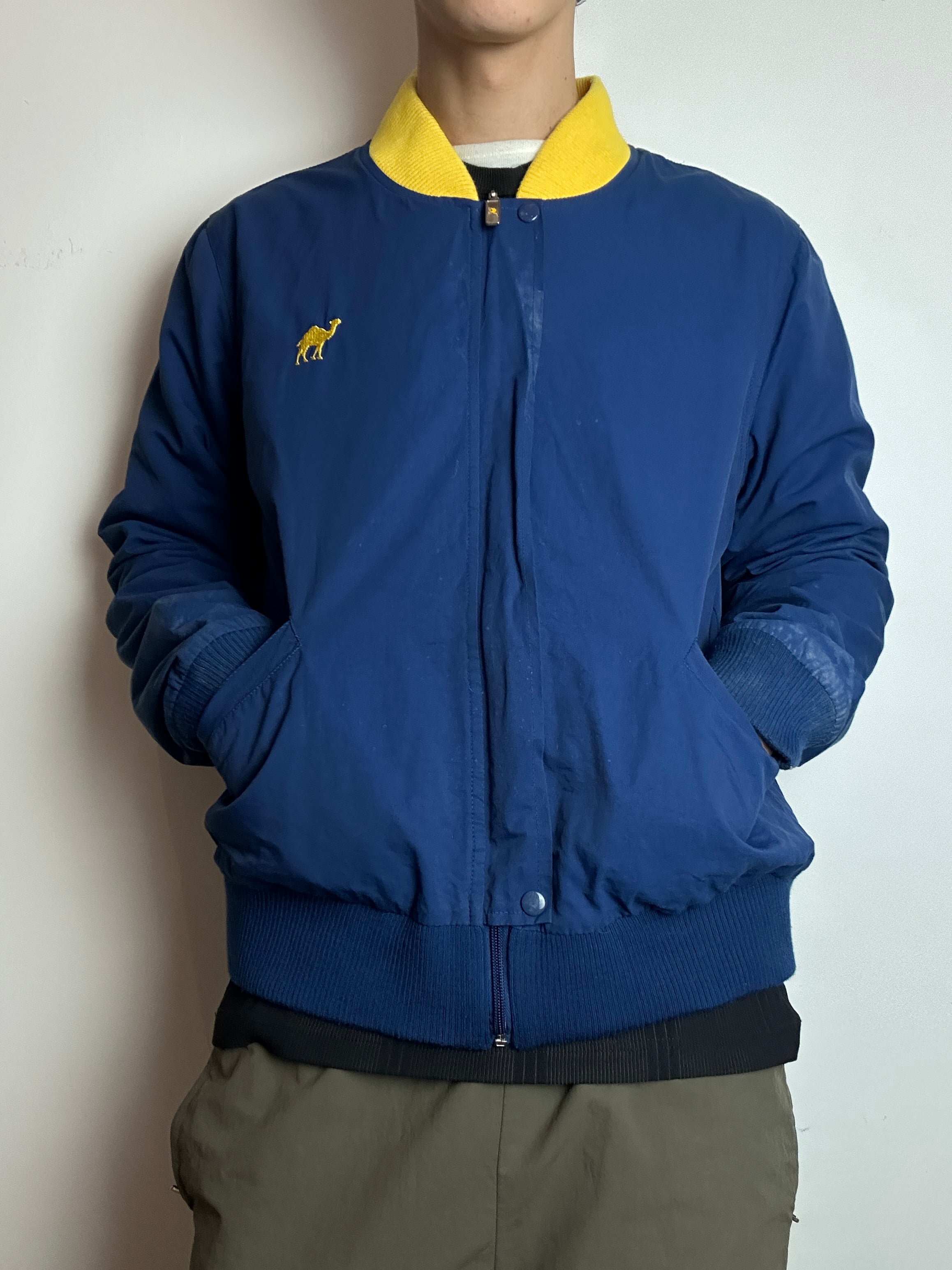 Tragebild von einer Vintage Camel Bomber Jacket von vorne