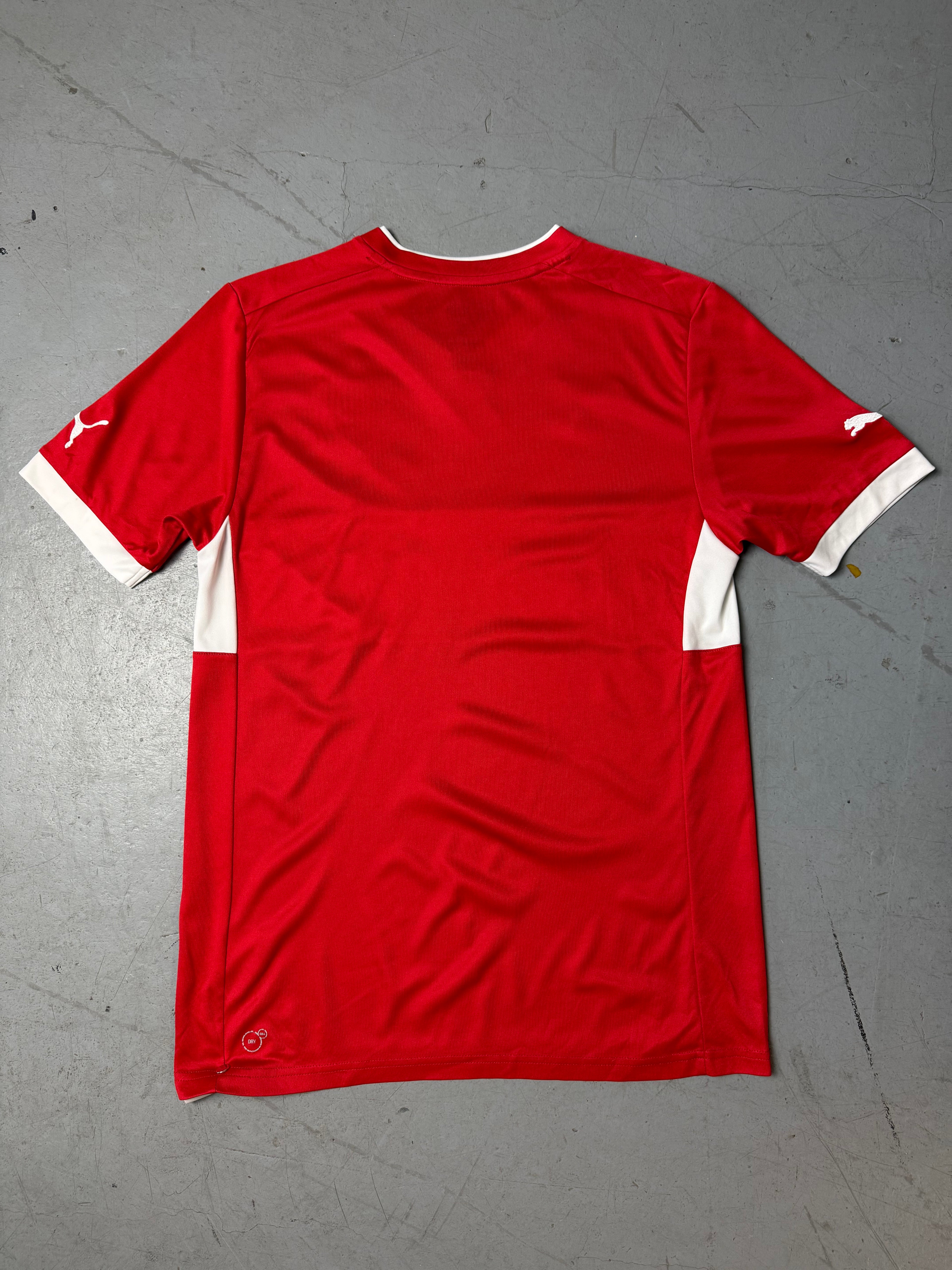 Vintage Puma VfB Stuttgart Jersey for boys. Y2K Second Hand 2000s Fashion 